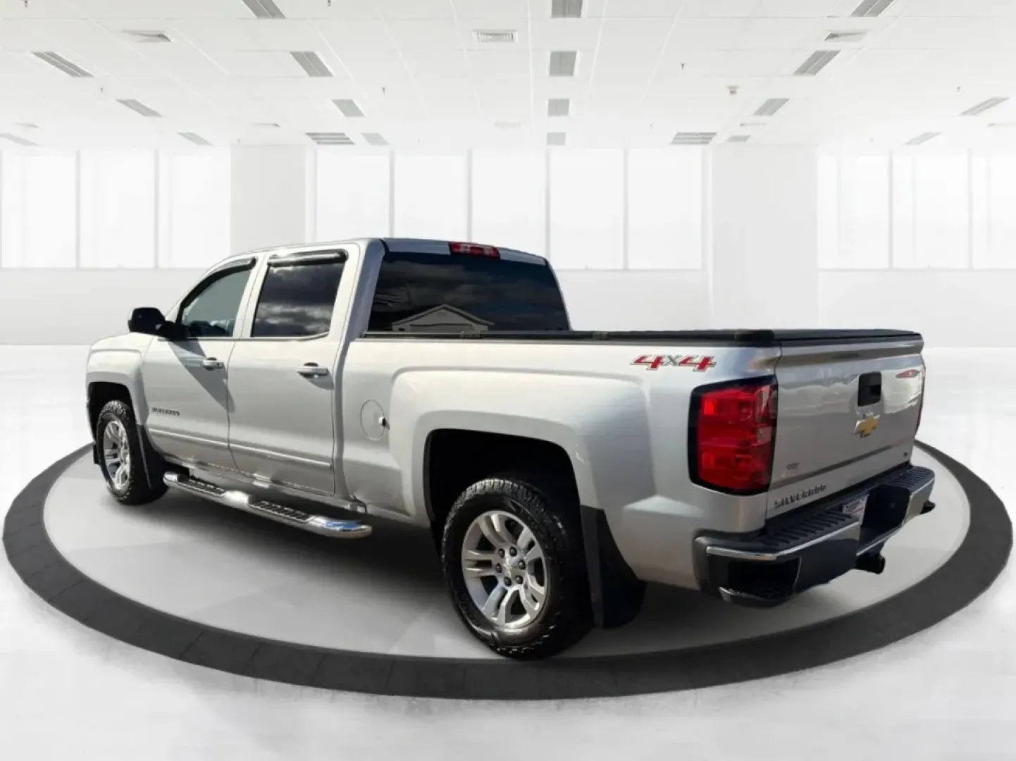 2016 Chevrolet Silverado 1500 1LT (1GCUKREC8GF) with an EcoTec3 5.3L V-8 gasoline direct injection engine, located at 880 E. National Road, Vandalia, OH, 45377, (937) 908-9800, 39.891918, -84.183594 - **Discover the Ultimate Adventure with the 2016 Chevrolet Silverado 1500 at Advantage Car and Credit - Vandalia!**<br /> <br /> Are you ready to elevate your driving experience and tackle the open road with confidence? Look no further than our stunning 2016 Chevrolet Silverado 1500, available now at - Photo#4