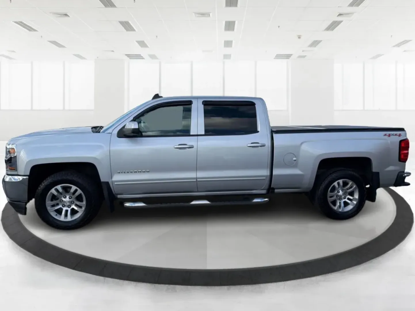 2016 Chevrolet Silverado 1500 1LT (1GCUKREC8GF) with an EcoTec3 5.3L V-8 gasoline direct injection engine, located at 880 E. National Road, Vandalia, OH, 45377, (937) 908-9800, 39.891918, -84.183594 - **Discover the Ultimate Adventure with the 2016 Chevrolet Silverado 1500 at Advantage Car and Credit - Vandalia!**<br /> <br /> Are you ready to elevate your driving experience and tackle the open road with confidence? Look no further than our stunning 2016 Chevrolet Silverado 1500, available now at - Photo#5