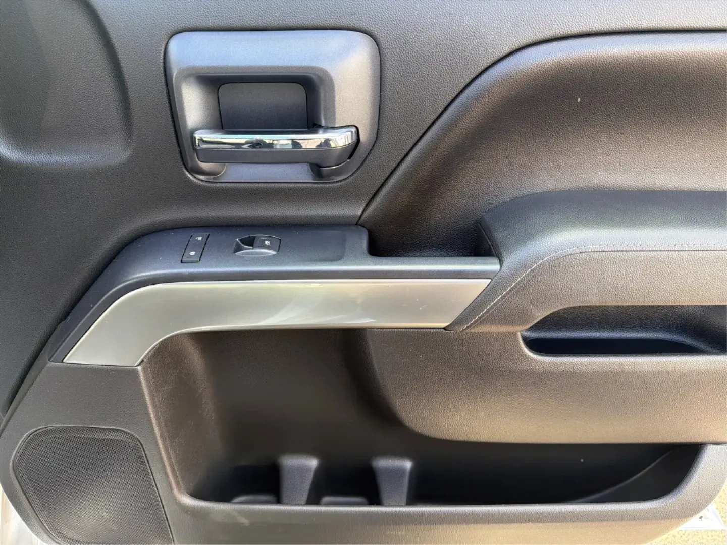 2016 Chevrolet Silverado 1500 1LT (1GCUKREC8GF) with an EcoTec3 5.3L V-8 gasoline direct injection engine, located at 880 E. National Road, Vandalia, OH, 45377, (937) 908-9800, 39.891918, -84.183594 - **Discover the Ultimate Adventure with the 2016 Chevrolet Silverado 1500 at Advantage Car and Credit - Vandalia!**<br /> <br /> Are you ready to elevate your driving experience and tackle the open road with confidence? Look no further than our stunning 2016 Chevrolet Silverado 1500, available now at - Photo#19