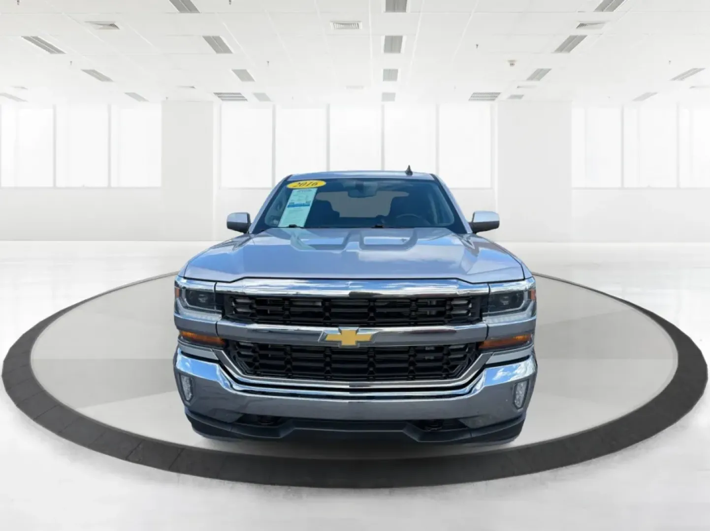 2016 Chevrolet Silverado 1500 1LT (1GCUKREC8GF) with an EcoTec3 5.3L V-8 gasoline direct injection engine, located at 4508 South Dixie Dr, Moraine, OH, 45439, (937) 908-9800, 39.689976, -84.218452 - **Discover the Ultimate Adventure with the 2016 Chevrolet Silverado 1500 at Advantage Car and Credit - Vandalia!**<br /> <br /> Are you ready to elevate your driving experience and tackle the open road with confidence? Look no further than our stunning 2016 Chevrolet Silverado 1500, available now at - Photo#7