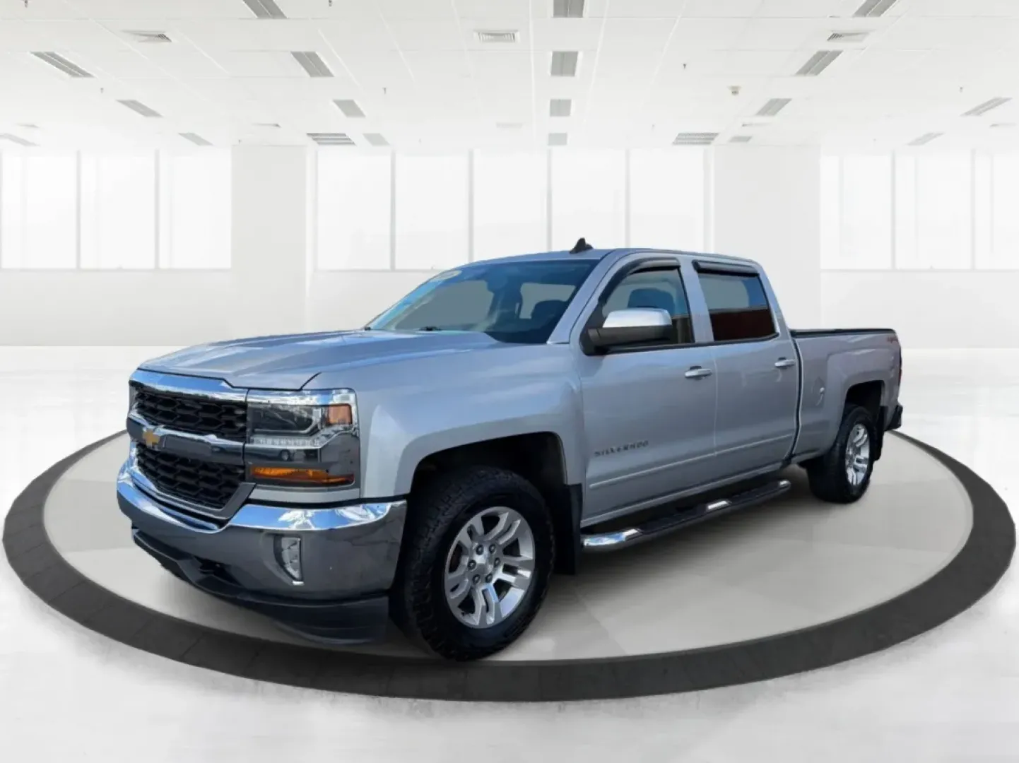 2016 Chevrolet Silverado 1500 1LT (1GCUKREC8GF) with an EcoTec3 5.3L V-8 gasoline direct injection engine, located at 4508 South Dixie Dr, Moraine, OH, 45439, (937) 908-9800, 39.689976, -84.218452 - **Discover the Ultimate Adventure with the 2016 Chevrolet Silverado 1500 at Advantage Car and Credit - Vandalia!**<br /> <br /> Are you ready to elevate your driving experience and tackle the open road with confidence? Look no further than our stunning 2016 Chevrolet Silverado 1500, available now at - Photo#8