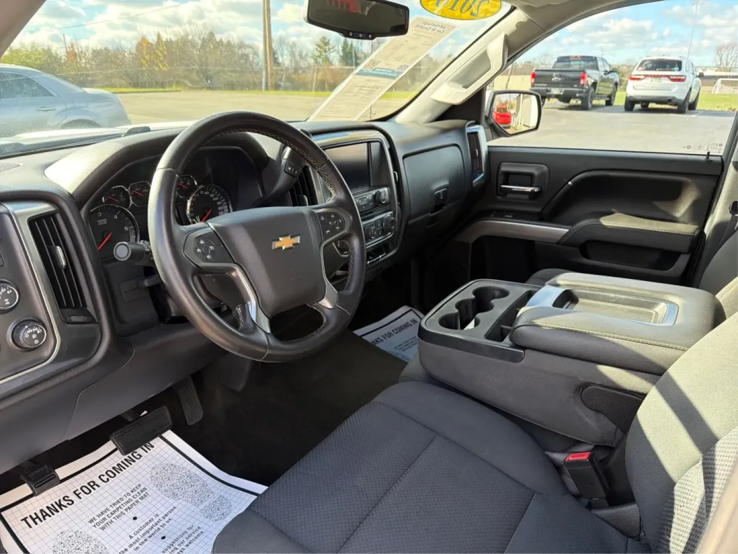2016 Chevrolet Silverado 1500 1LT (1GCUKREC8GF) with an EcoTec3 5.3L V-8 gasoline direct injection engine, located at 4508 South Dixie Dr, Moraine, OH, 45439, (937) 908-9800, 39.689976, -84.218452 - **Discover the Ultimate Adventure with the 2016 Chevrolet Silverado 1500 at Advantage Car and Credit - Vandalia!**<br /> <br /> Are you ready to elevate your driving experience and tackle the open road with confidence? Look no further than our stunning 2016 Chevrolet Silverado 1500, available now at - Photo#9