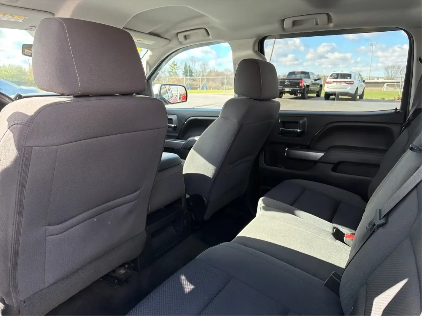 2016 Chevrolet Silverado 1500 1LT (1GCUKREC8GF) with an EcoTec3 5.3L V-8 gasoline direct injection engine, located at 4508 South Dixie Dr, Moraine, OH, 45439, (937) 908-9800, 39.689976, -84.218452 - **Discover the Ultimate Adventure with the 2016 Chevrolet Silverado 1500 at Advantage Car and Credit - Vandalia!**<br /> <br /> Are you ready to elevate your driving experience and tackle the open road with confidence? Look no further than our stunning 2016 Chevrolet Silverado 1500, available now at - Photo#10