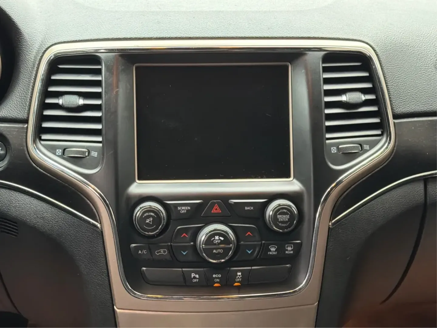 2014 Jeep Grand Cherokee Limited (1C4RJFBG9EC) with an Other engine, located at 880 E. National Road, Vandalia, OH, 45377, (937) 908-9800, 39.891918, -84.183594 - **Adventure Awaits: Drive Home a 2014 Jeep Grand Cherokee Limited Today!**<br /> <br /> Are you ready to elevate your driving experience? Picture yourself and your loved ones embarking on weekend getaways or daily commutes in the rugged yet refined 2014 Jeep Grand Cherokee Limited. This SUV isn't ju - Photo#13