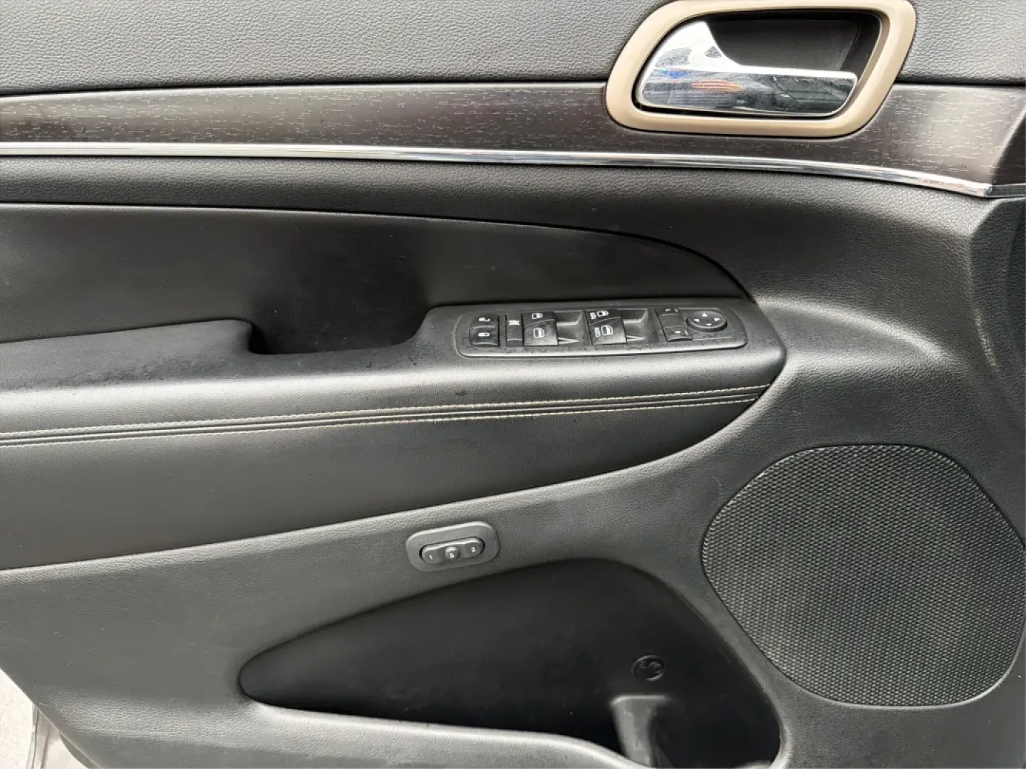 2014 Jeep Grand Cherokee Limited (1C4RJFBG9EC) with an Other engine, located at 880 E. National Road, Vandalia, OH, 45377, (937) 908-9800, 39.891918, -84.183594 - **Adventure Awaits: Drive Home a 2014 Jeep Grand Cherokee Limited Today!**<br /> <br /> Are you ready to elevate your driving experience? Picture yourself and your loved ones embarking on weekend getaways or daily commutes in the rugged yet refined 2014 Jeep Grand Cherokee Limited. This SUV isn't ju - Photo#19