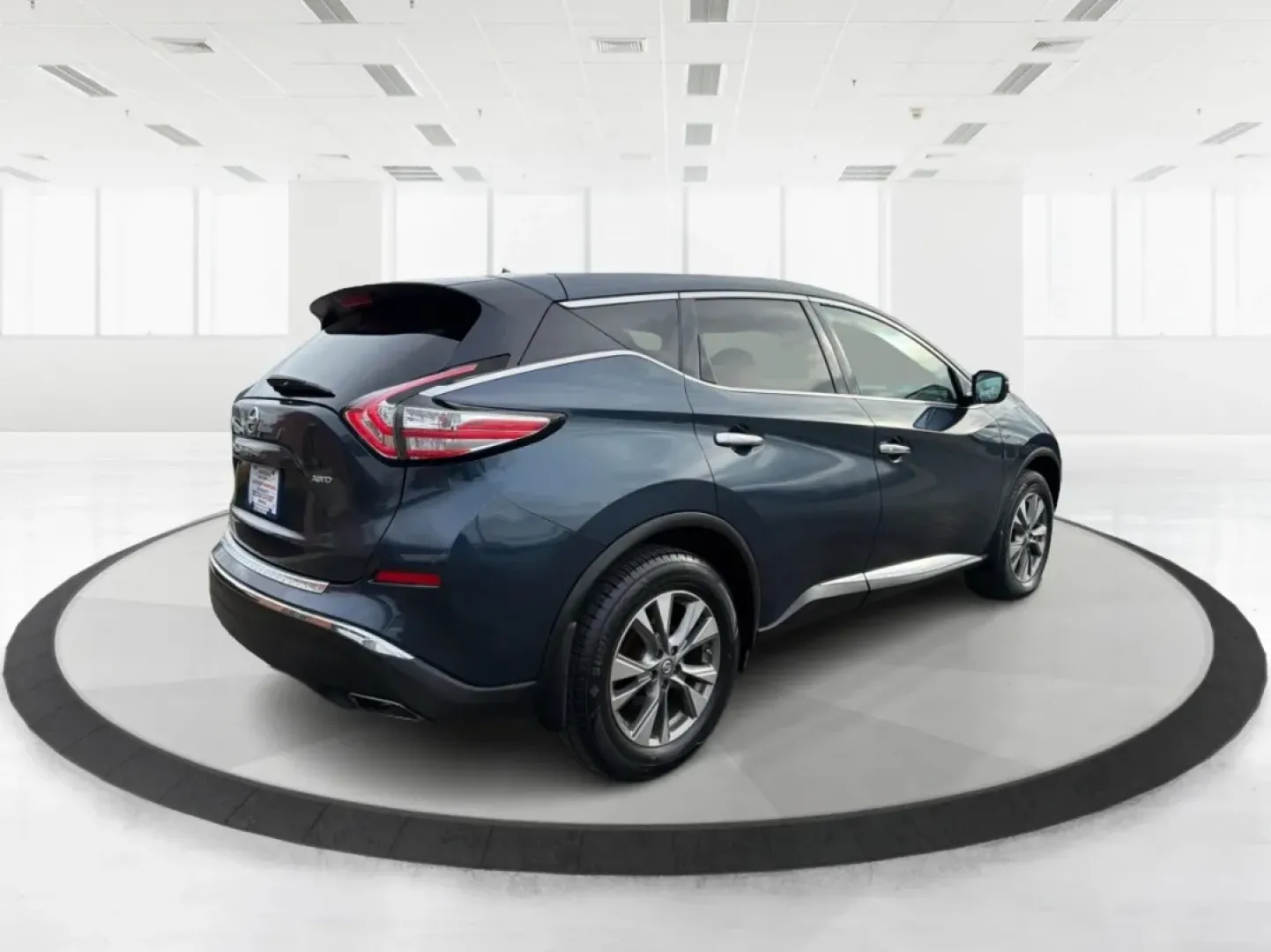 2016 Nissan Murano S (5N1AZ2MH1GN) with an 3.5L V-6 DOHC engine, located at 880 E. National Road, Vandalia, OH, 45377, (937) 908-9800, 39.891918, -84.183594 - 2016 Nissan Murano S - Photo#2