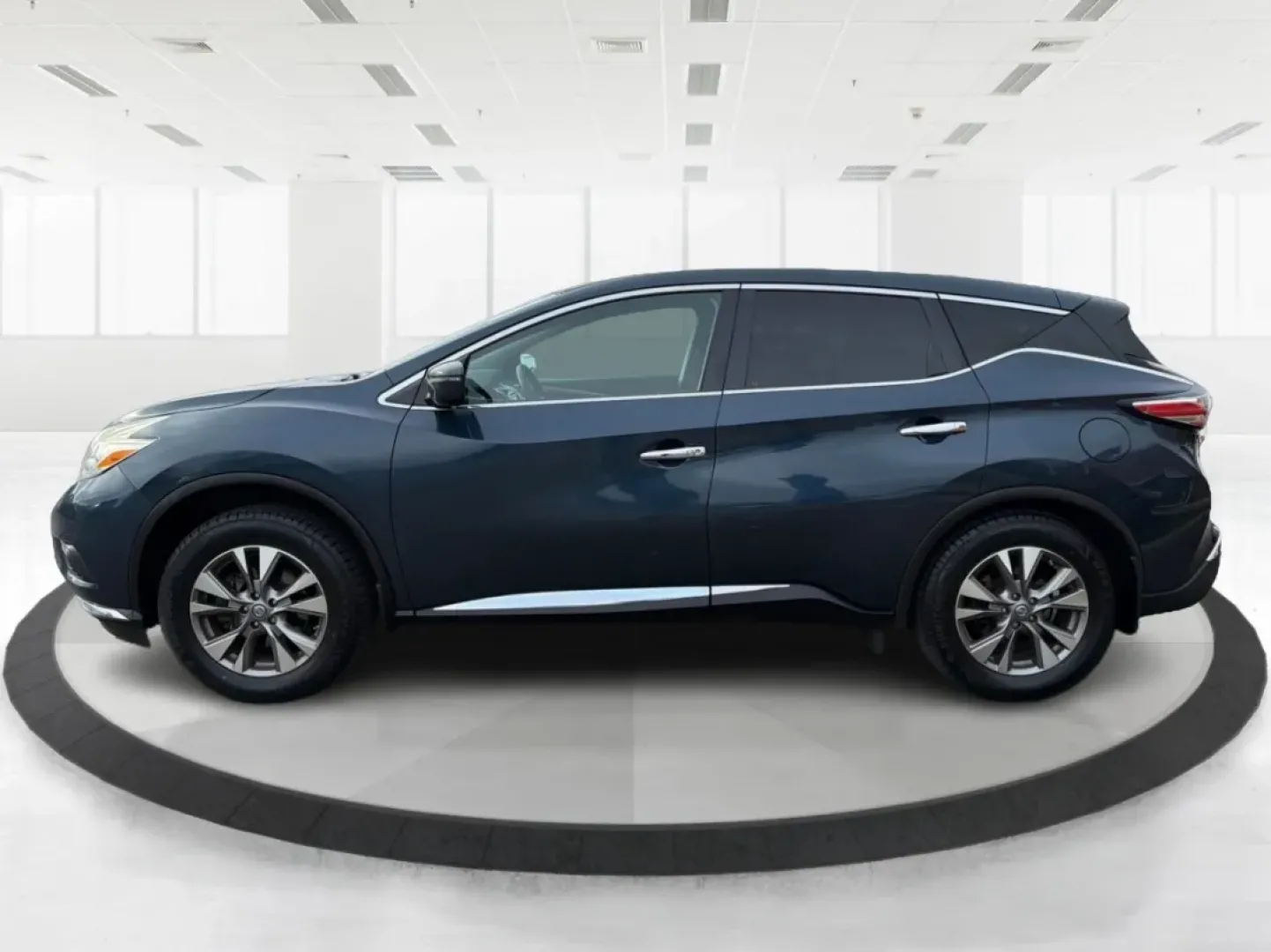 2016 Nissan Murano S (5N1AZ2MH1GN) with an 3.5L V-6 DOHC engine, located at 880 E. National Road, Vandalia, OH, 45377, (937) 908-9800, 39.891918, -84.183594 - 2016 Nissan Murano S - Photo#5