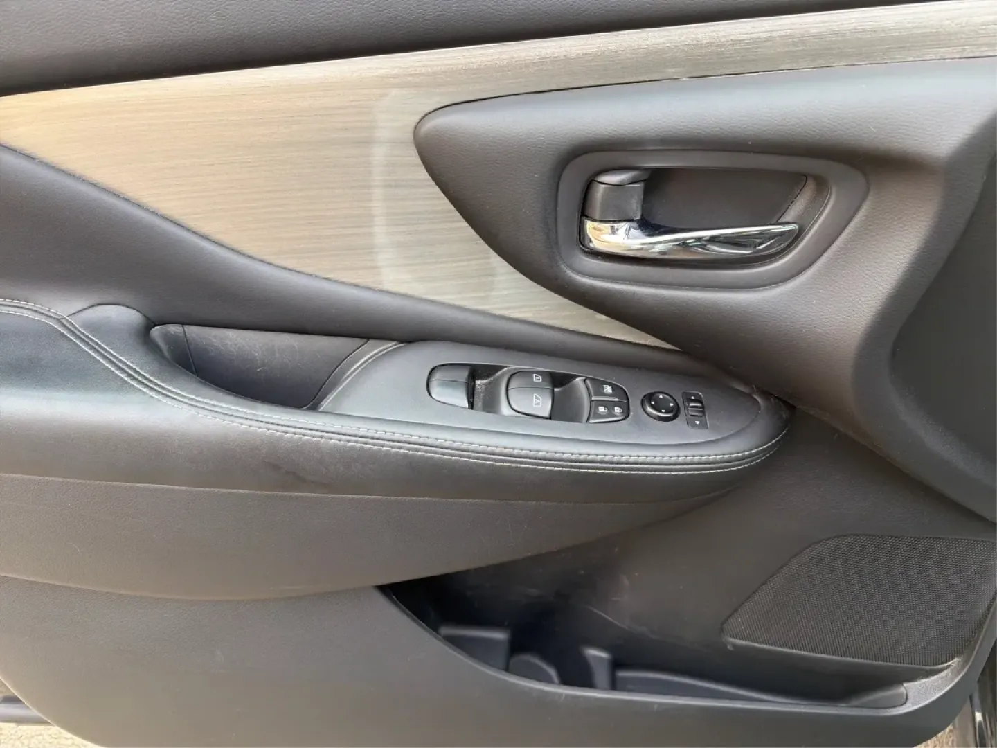 2016 Nissan Murano S (5N1AZ2MH1GN) with an 3.5L V-6 DOHC engine, located at 880 E. National Road, Vandalia, OH, 45377, (937) 908-9800, 39.891918, -84.183594 - 2016 Nissan Murano S - Photo#17