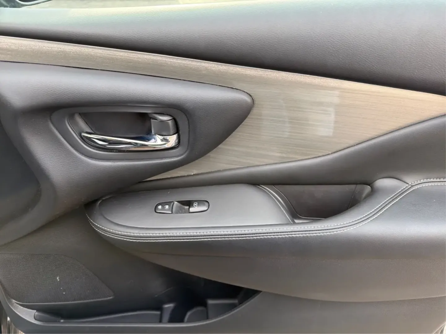 2016 Nissan Murano S (5N1AZ2MH1GN) with an 3.5L V-6 DOHC engine, located at 880 E. National Road, Vandalia, OH, 45377, (937) 908-9800, 39.891918, -84.183594 - 2016 Nissan Murano S - Photo#18