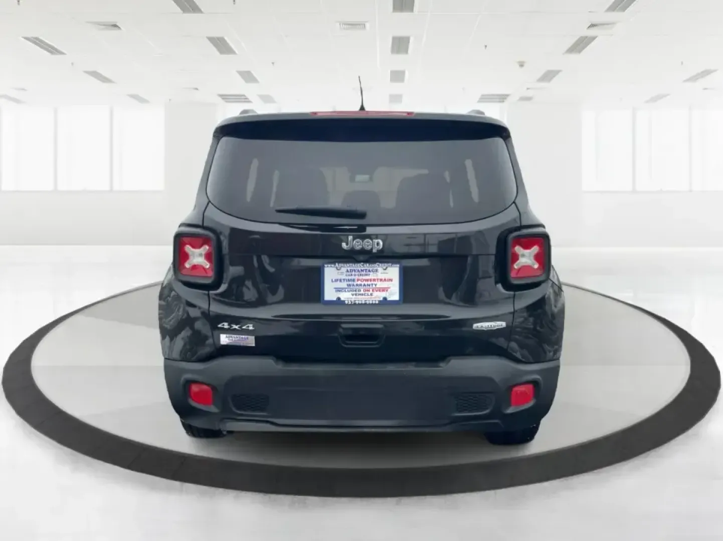 2018 Jeep Renegade Latitude 4x4 (ZACCJBBB5JP) with an 2.4L L4 DOHC 16V engine, 6M transmission, located at 8750 N County Rd 25A, Piqua, OH, 45356, (937) 908-9800, 40.164391, -84.232513 - **Explore New Adventures with the 2018 Jeep Renegade Latitude 4x4!**<br /> <br /> Are you ready to elevate your adventures with a vehicle that perfectly balances style, comfort, and capability? Look no further than this striking 2018 Jeep Renegade Latitude 4x4, available now at Advantage Car and Cre - Photo#3