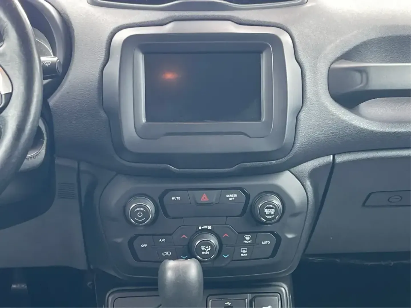 2018 Jeep Renegade Latitude 4x4 (ZACCJBBB5JP) with an 2.4L L4 DOHC 16V engine, 6M transmission, located at 8750 N County Rd 25A, Piqua, OH, 45356, (937) 908-9800, 40.164391, -84.232513 - **Explore New Adventures with the 2018 Jeep Renegade Latitude 4x4!**<br /> <br /> Are you ready to elevate your adventures with a vehicle that perfectly balances style, comfort, and capability? Look no further than this striking 2018 Jeep Renegade Latitude 4x4, available now at Advantage Car and Cre - Photo#12