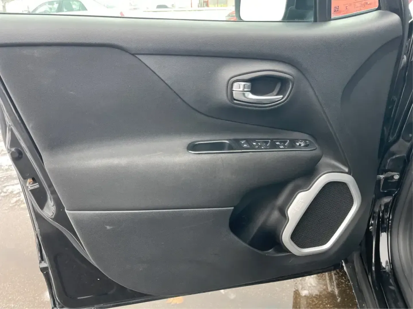 2018 Jeep Renegade Latitude 4x4 (ZACCJBBB5JP) with an 2.4L L4 DOHC 16V engine, 6M transmission, located at 8750 N County Rd 25A, Piqua, OH, 45356, (937) 908-9800, 40.164391, -84.232513 - **Explore New Adventures with the 2018 Jeep Renegade Latitude 4x4!**<br /> <br /> Are you ready to elevate your adventures with a vehicle that perfectly balances style, comfort, and capability? Look no further than this striking 2018 Jeep Renegade Latitude 4x4, available now at Advantage Car and Cre - Photo#18