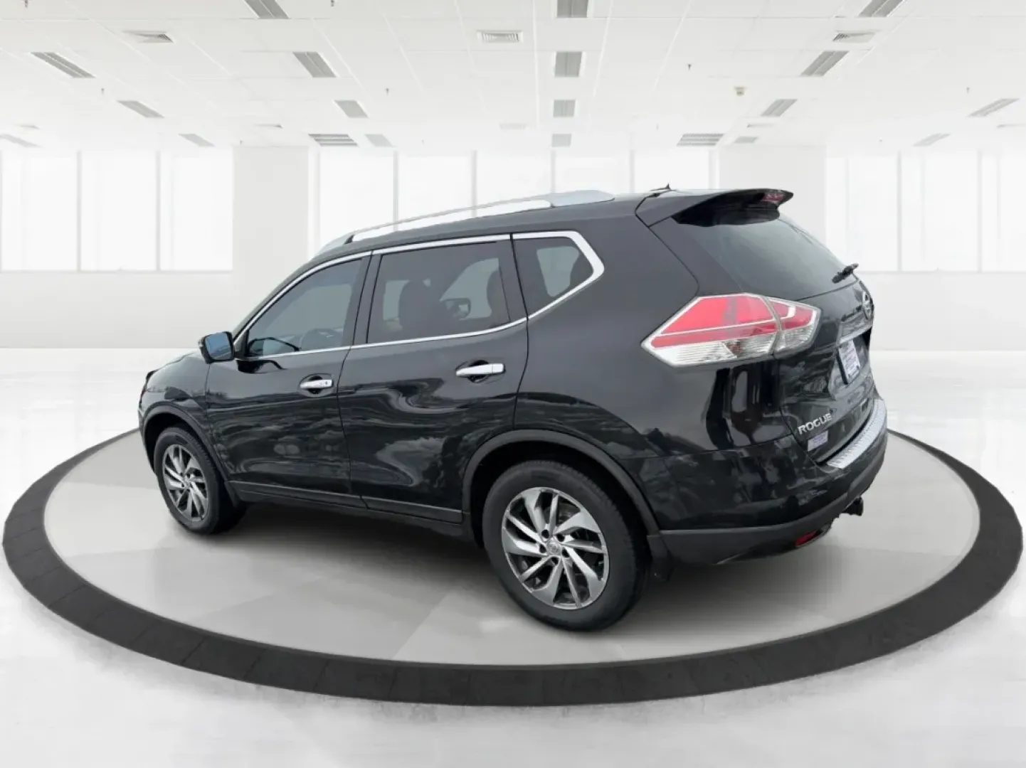 2014 Nissan Rogue SL (5N1AT2MV2EC) with an 2.5L I-4 DOHC engine, located at 1099 N County Rd 25A , Troy, OH, 45373, (937) 908-9800, 40.057079, -84.212883 - **Your Adventure Awaits with the 2014 Nissan Rogue SL at Advantage Car and Credit - Troy!**<br /> <br /> Are you ready to explore the great outdoors or tackle your daily commute with confidence? The 2014 Nissan Rogue SL is the perfect SUV for those who crave versatility and comfort in their driving - Photo#4