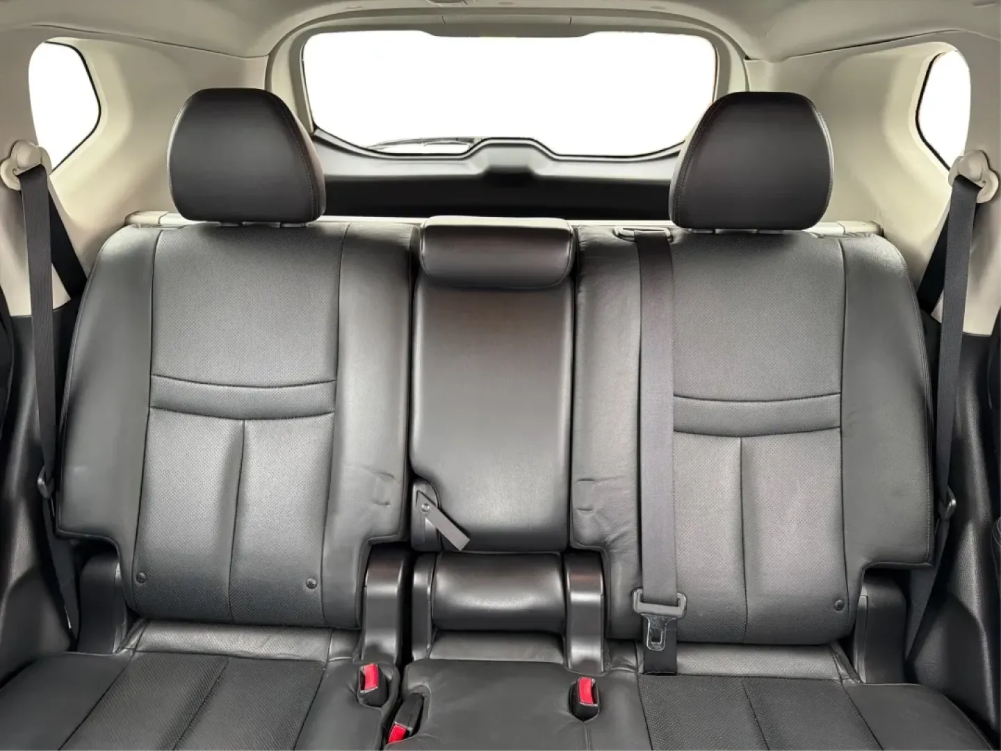 2014 Nissan Rogue SL (5N1AT2MV2EC) with an 2.5L I-4 DOHC engine, located at 1099 N County Rd 25A , Troy, OH, 45373, (937) 908-9800, 40.057079, -84.212883 - **Your Adventure Awaits with the 2014 Nissan Rogue SL at Advantage Car and Credit - Troy!**<br /> <br /> Are you ready to explore the great outdoors or tackle your daily commute with confidence? The 2014 Nissan Rogue SL is the perfect SUV for those who crave versatility and comfort in their driving - Photo#14