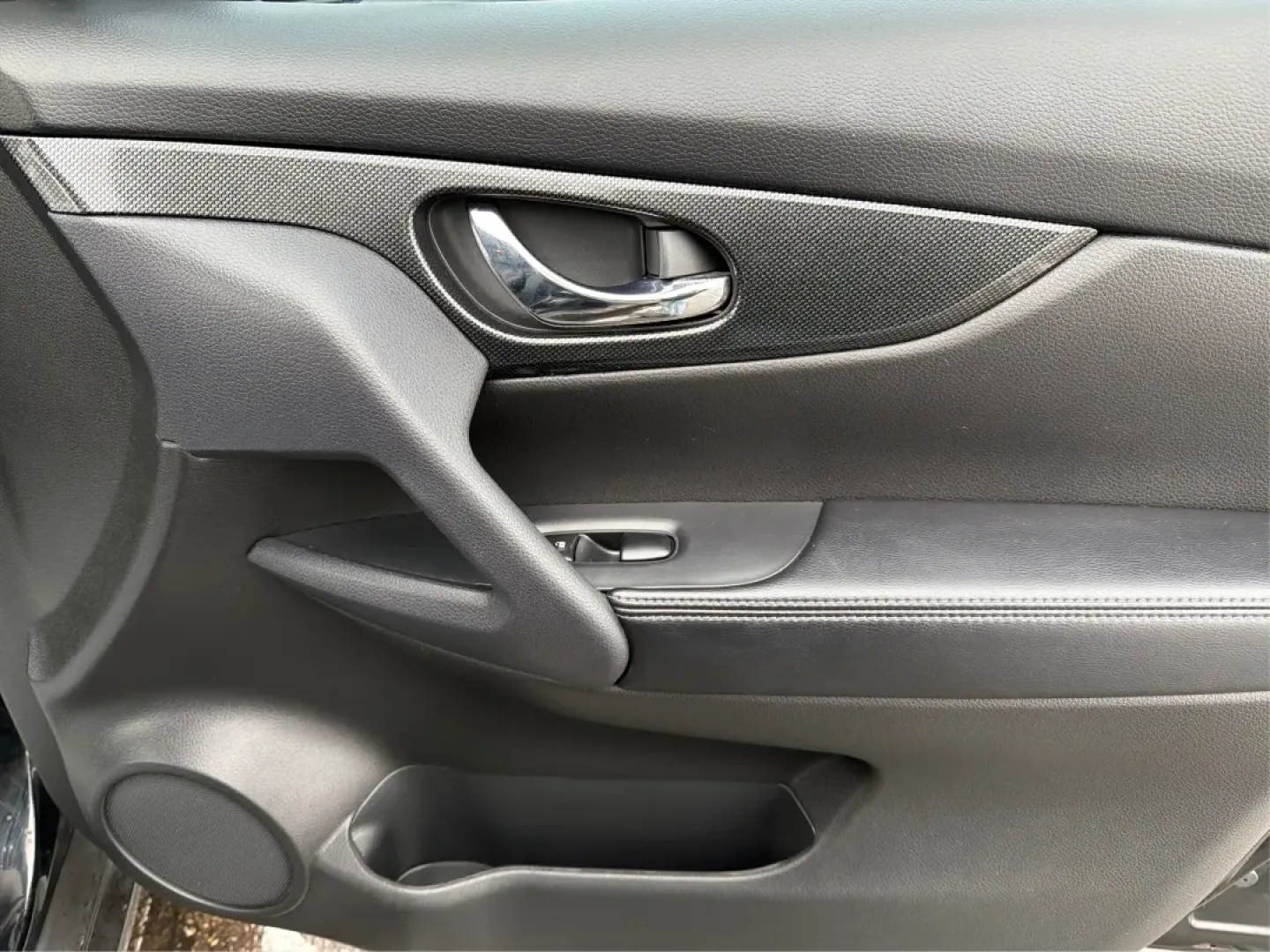 2014 Nissan Rogue SL (5N1AT2MV2EC) with an 2.5L I-4 DOHC engine, located at 1099 N County Rd 25A , Troy, OH, 45373, (937) 908-9800, 40.057079, -84.212883 - **Your Adventure Awaits with the 2014 Nissan Rogue SL at Advantage Car and Credit - Troy!**<br /> <br /> Are you ready to explore the great outdoors or tackle your daily commute with confidence? The 2014 Nissan Rogue SL is the perfect SUV for those who crave versatility and comfort in their driving - Photo#19