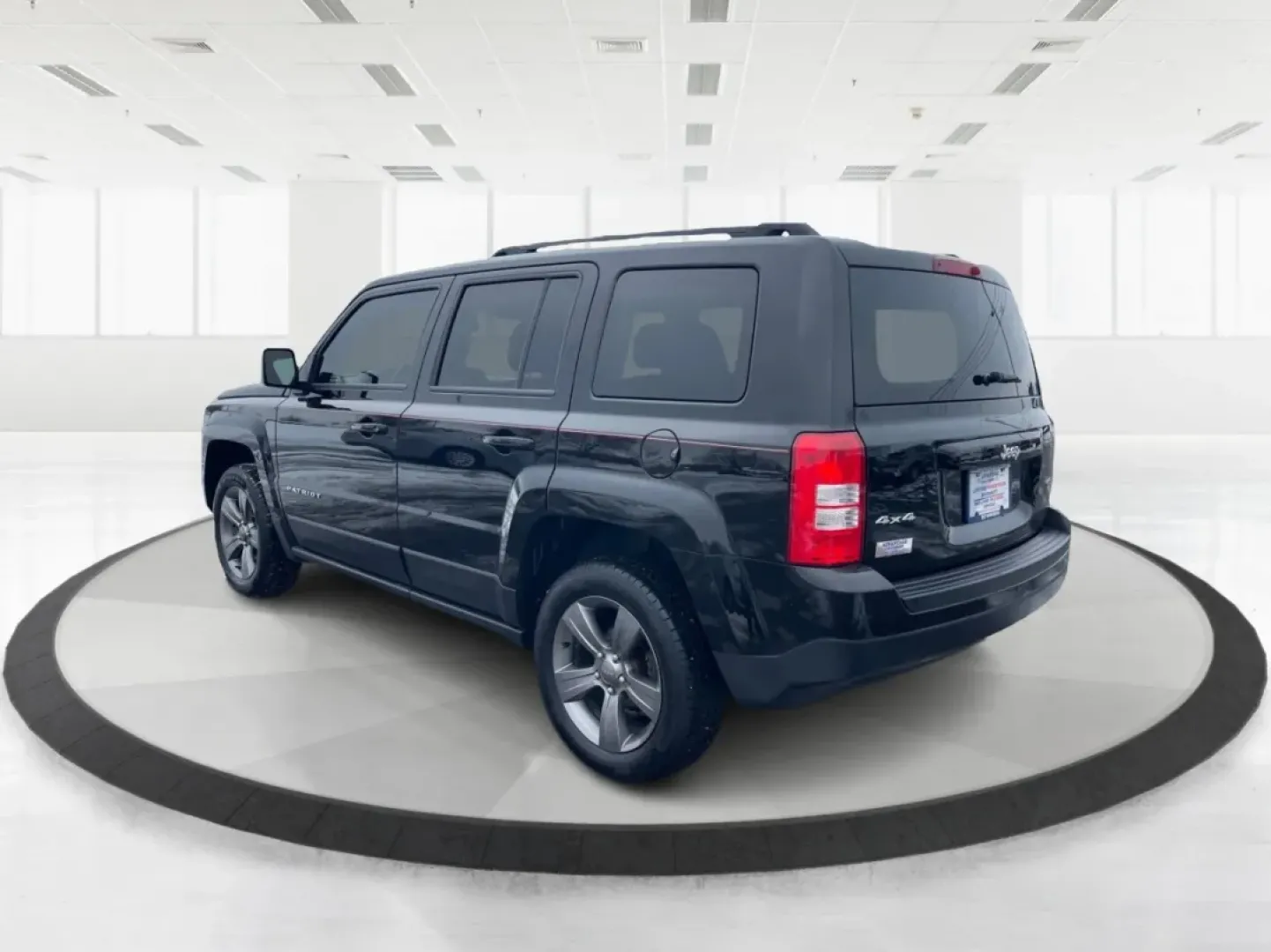 2015 Jeep Patriot High Altitude Edition (1C4NJRFB5FD) with an 2.4L I-4 DOHC engine, located at 1951 S Dayton Lakeview Rd., New Carlisle, OH, 45344, (937) 908-9800, 39.890999, -84.050255 - **Experience Adventure and Convenience with the 2015 Jeep Patriot at Advantage Car and Credit - New Carlisle, OH!**<br /> <br /> Are you ready to elevate your driving lifestyle? Whether you're a weekend adventurer seeking thrilling off-road experiences, a busy commuter needing reliable transportatio - Photo#4