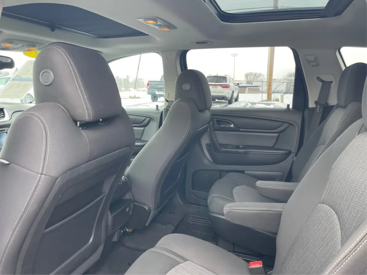 2017 Chevrolet Traverse 1LT (1GNKRGKDXHJ) with an 3.6L V-6 gasoline direct injection engine, located at 880 E. National Road, Vandalia, OH, 45377, (937) 908-9800, 39.891918, -84.183594 - **Explore the Open Road with the 2017 Chevrolet Traverse: Your Family's Ideal Adventure Companion!**<br /> <br /> Are you seeking a versatile SUV that effortlessly blends comfort, style, and practicality? Look no further than the stunning 2017 Chevrolet Traverse 1LT, available now at Advantage Car a - Photo#10