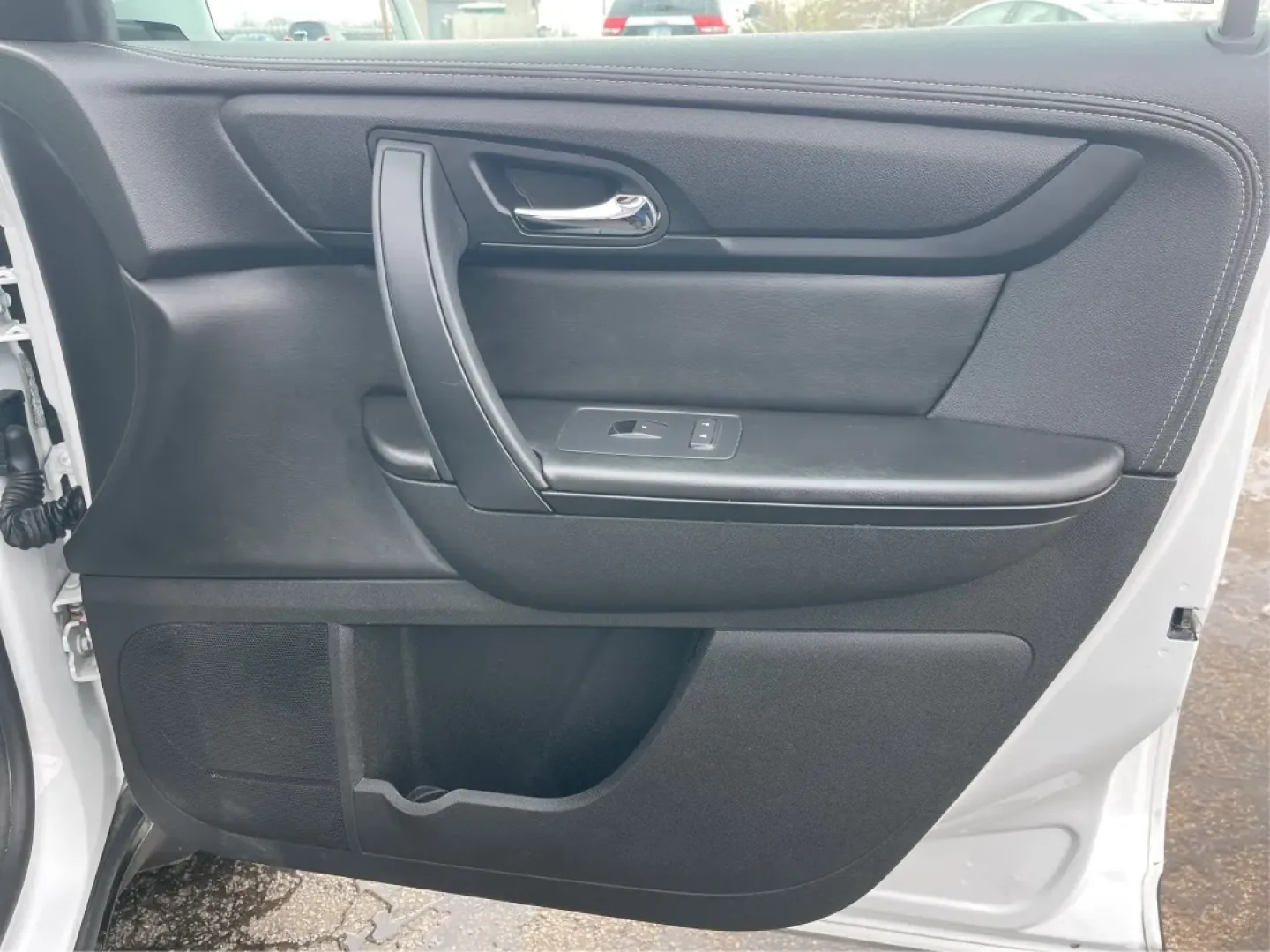 2017 Chevrolet Traverse 1LT (1GNKRGKDXHJ) with an 3.6L V-6 gasoline direct injection engine, located at 880 E. National Road, Vandalia, OH, 45377, (937) 908-9800, 39.891918, -84.183594 - **Explore the Open Road with the 2017 Chevrolet Traverse: Your Family's Ideal Adventure Companion!**<br /> <br /> Are you seeking a versatile SUV that effortlessly blends comfort, style, and practicality? Look no further than the stunning 2017 Chevrolet Traverse 1LT, available now at Advantage Car a - Photo#20