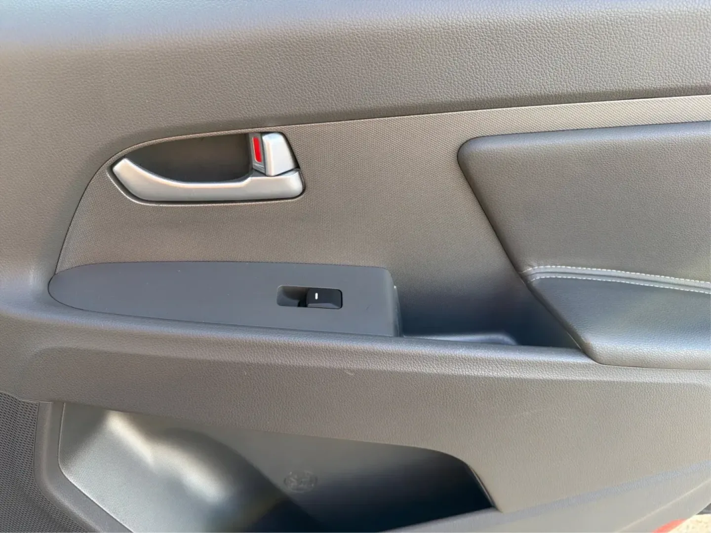 2013 Kia Sportage LX (KNDPB3A27D7) with an 2.4L I-4 DOHC engine, located at 1099 N County Rd 25A , Troy, OH, 45373, (937) 908-9800, 40.057079, -84.212883 - **Discover Your Next Adventure with the 2013 Kia Sportage at Jamestown Auto Sales!**<br /> <br /> Are you ready to elevate your weekend adventures or make your daily commute more enjoyable? The 2013 Kia Sportage LX is your ticket to a versatile lifestyle, perfectly designed for those who crave both - Photo#18