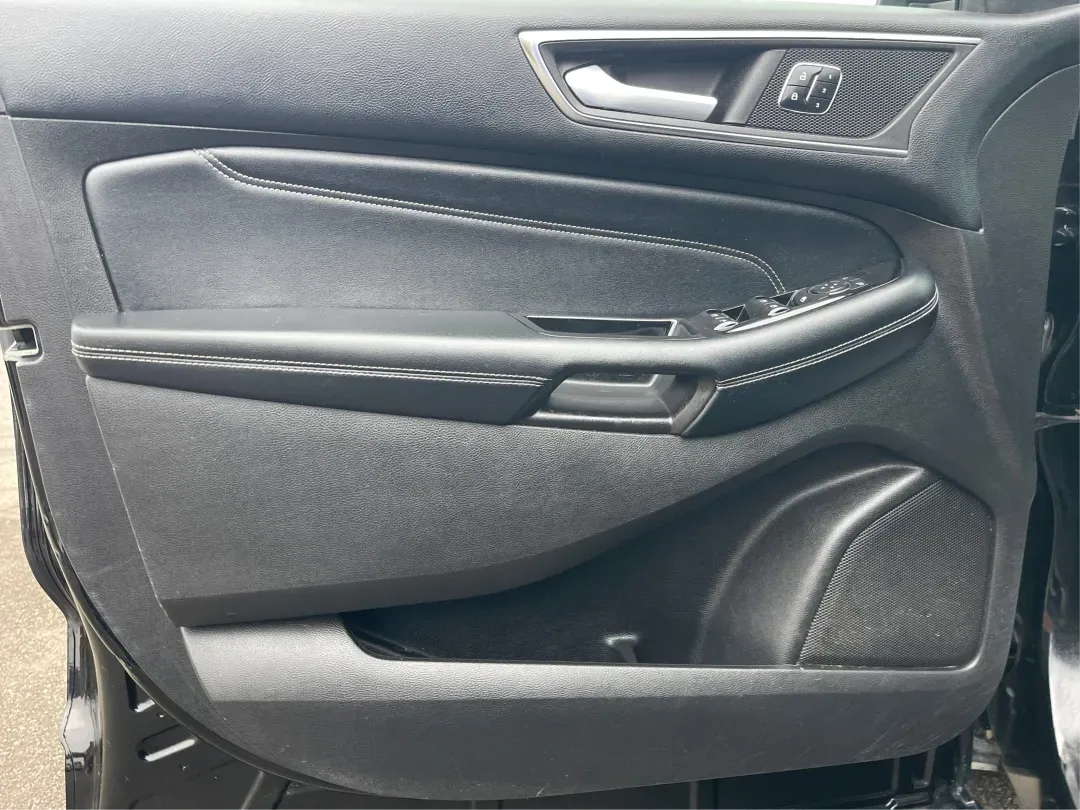 2017 Ford Edge Titanium (2FMPK4K86HB) with an Other engine, located at 1230 East Main St, Xenia, OH, 45385, (937) 908-9800, 39.688026, -83.910172 - Unleash your adventurous spirit with the 2017 Ford Edge Titanium SUV, now available at Advantage Car and Credit in New Carlisle, OH! This versatile vehicle is perfect for families on the go, commuters looking for comfort, or anyone who enjoys weekend adventures. With a spacious interior and robust c - Photo#19