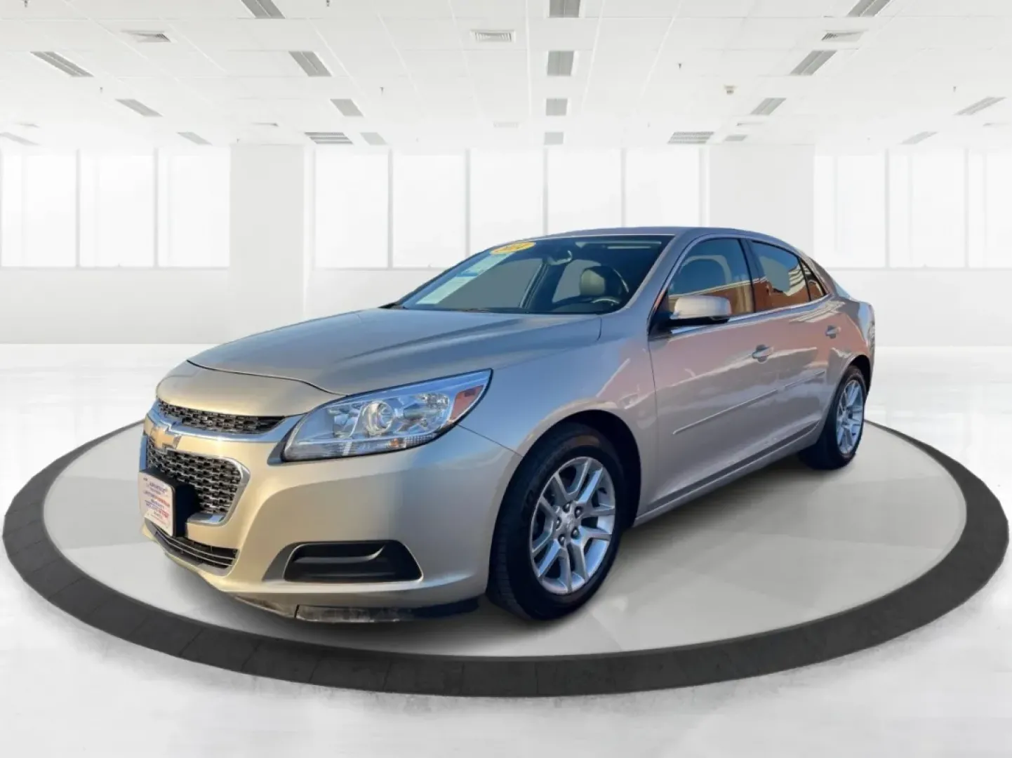2014 Chevrolet Malibu 1LT (1G11C5SL7EF) with an ECOTEC 2.5L I-4 gasoline direct injection engine, located at 1230 East Main St, Xenia, OH, 45385, (937) 908-9800, 39.688026, -83.910172 - Are you ready to elevate your daily commute or make unforgettable memories on weekend adventures? The 2014 Chevrolet Malibu 1LT, now available at Advantage Car and Credit in Xenia, OH, is the perfect sedan for those seeking a reliable, stylish, and feature-packed vehicle without breaking the bank. W - Photo#8