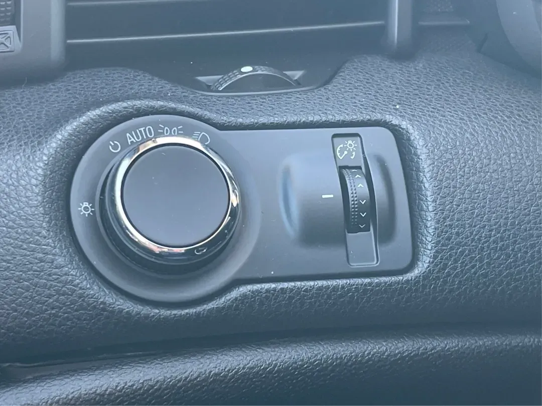 2014 Chevrolet Malibu 1LT (1G11C5SL7EF) with an ECOTEC 2.5L I-4 gasoline direct injection engine, located at 1230 East Main St, Xenia, OH, 45385, (937) 908-9800, 39.688026, -83.910172 - 2014 Chevrolet Malibu 1LT - Photo#17