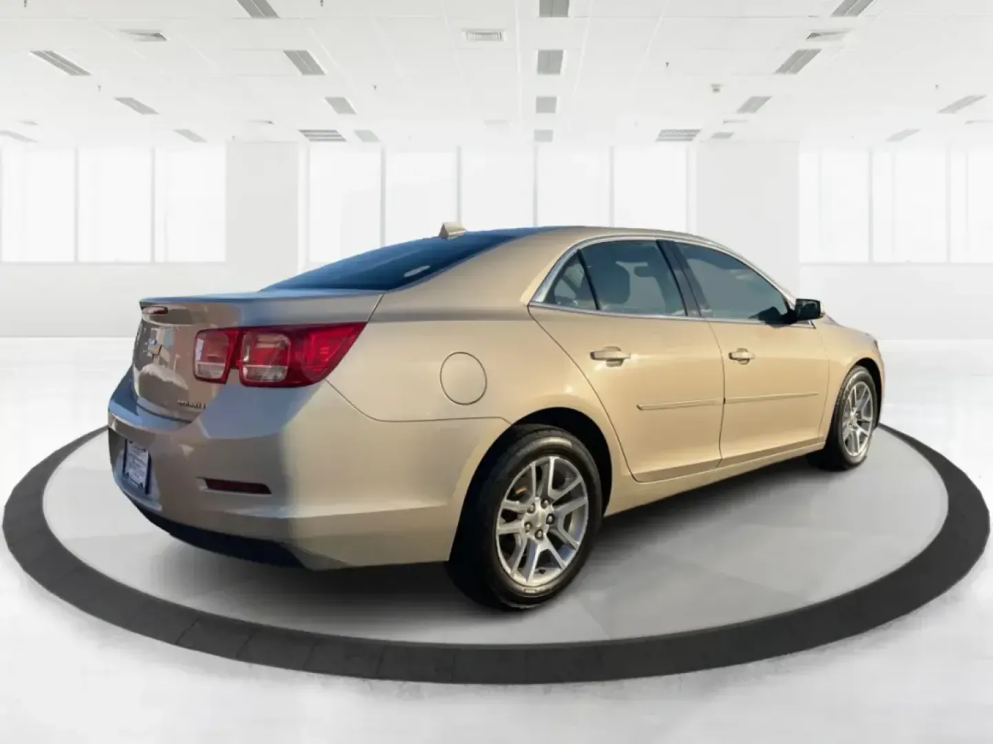 2014 Chevrolet Malibu 1LT (1G11C5SL7EF) with an ECOTEC 2.5L I-4 gasoline direct injection engine, 6-Speed Automatic transmission, located at 880 E. National Road, Vandalia, OH, 45377, (937) 908-9800, 39.891918, -84.183594 - Are you ready to elevate your daily commute or make unforgettable memories on weekend adventures? The 2014 Chevrolet Malibu 1LT, now available at Advantage Car and Credit in Xenia, OH, is the perfect sedan for those seeking a reliable, stylish, and feature-packed vehicle without breaking the bank. W - Photo#2