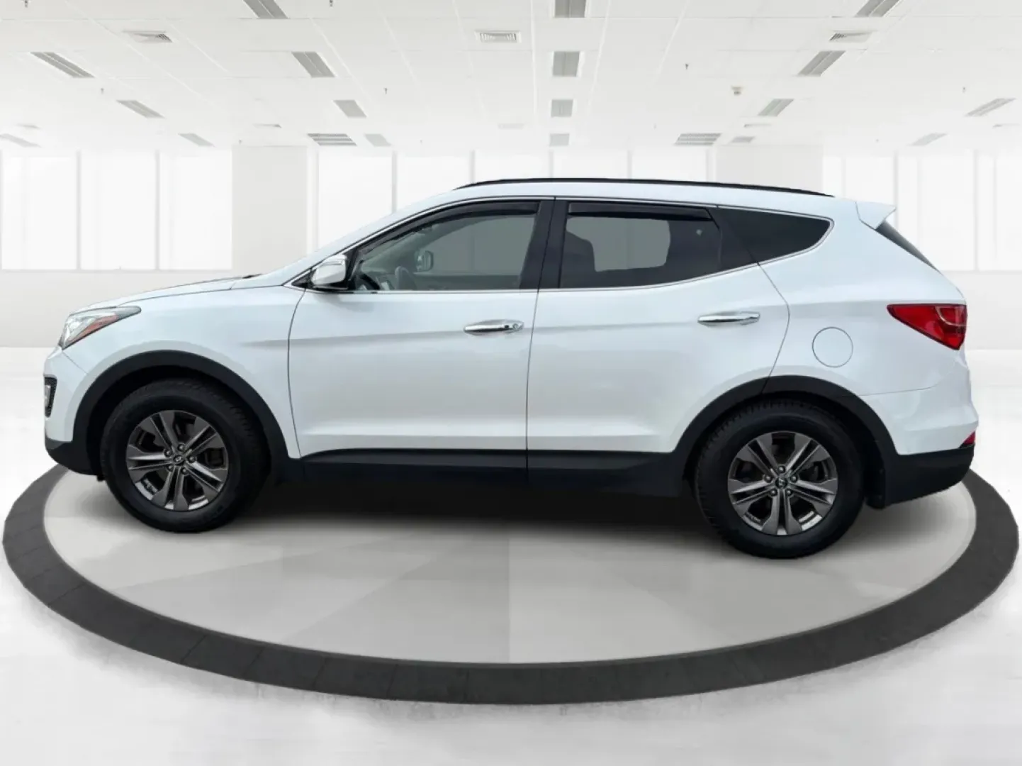 2014 Hyundai Santa Fe 2.4L (5XYZUDLB7EG) with an Theta II 2.4L I-4 gasoline direct injection engine, located at 1099 N County Rd 25A , Troy, OH, 45373, (937) 908-9800, 40.057079, -84.212883 - **Explore the Open Road with Ease: 2014 Hyundai Santa Fe at Advantage Car and Credit - Troy**<br /> <br /> Are you ready to take your family adventures to the next level? The 2014 Hyundai Santa Fe is designed for those seeking comfort, style, and ample space for everything life throws your way-perfe - Photo#5