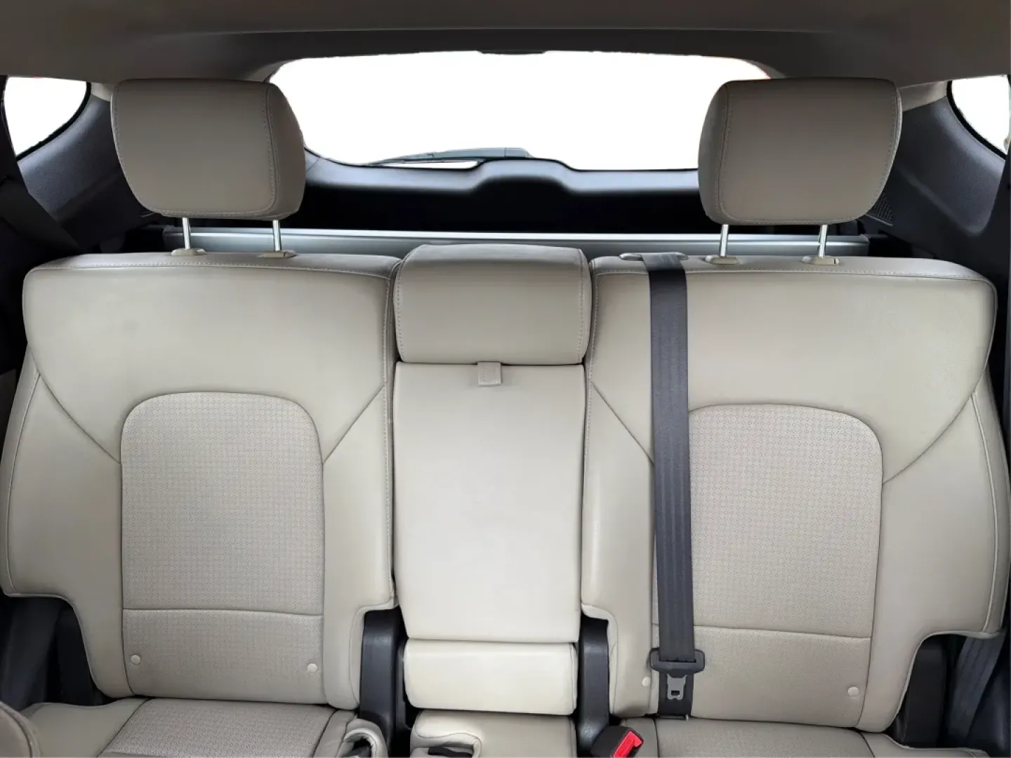 2014 Hyundai Santa Fe 2.4L (5XYZUDLB7EG) with an Theta II 2.4L I-4 gasoline direct injection engine, located at 1099 N County Rd 25A , Troy, OH, 45373, (937) 908-9800, 40.057079, -84.212883 - **Explore the Open Road with Ease: 2014 Hyundai Santa Fe at Advantage Car and Credit - Troy**<br /> <br /> Are you ready to take your family adventures to the next level? The 2014 Hyundai Santa Fe is designed for those seeking comfort, style, and ample space for everything life throws your way-perfe - Photo#14