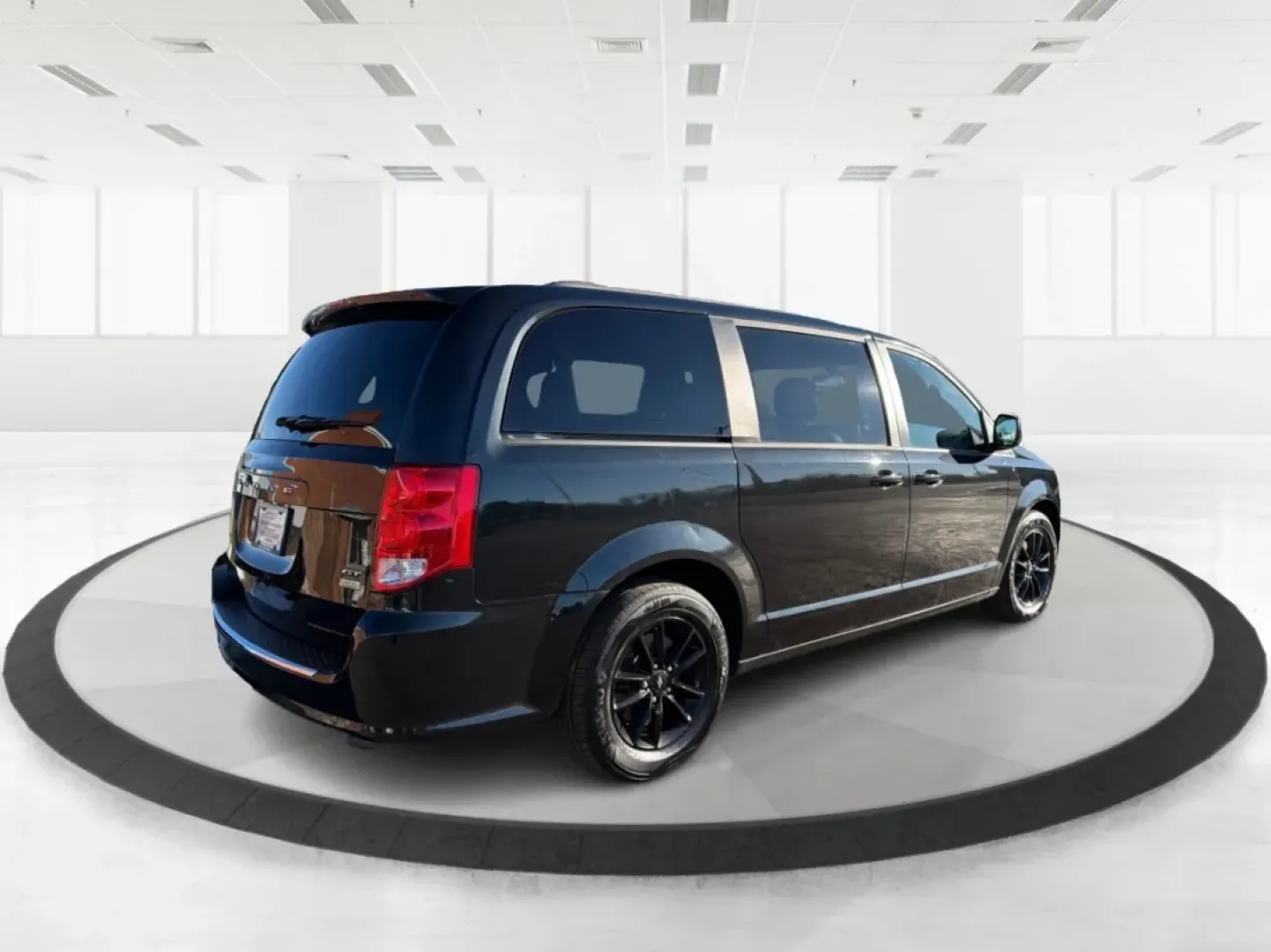 2019 Dodge Grand Caravan GT (2C4RDGEG3KR) with an Pentastar 3.6L V-6 DOHC engine, located at 1099 N County Rd 25A , Troy, OH, 45373, (937) 908-9800, 40.057079, -84.212883 - Step into the world of family adventures and daily commutes with the 2019 Dodge Grand Caravan GT, now available at Advantage Car and Credit - Piqua in Piqua, OH. Whether you're shuttling the kids to soccer practice or planning a weekend getaway, this versatile passenger van is designed to meet all y - Photo#2