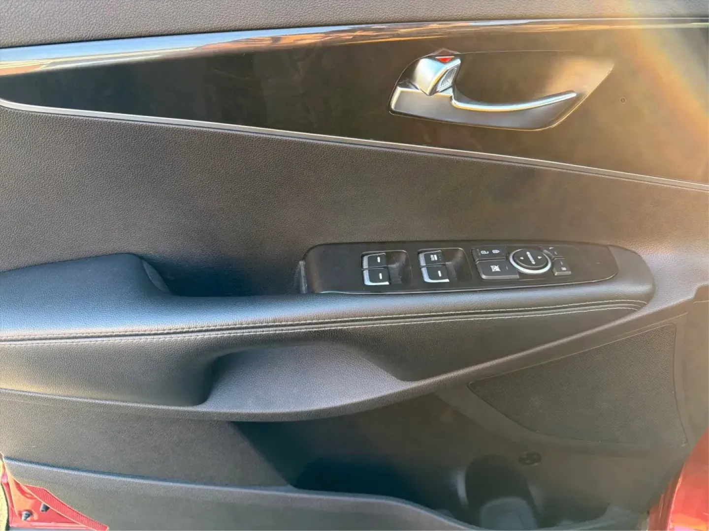 2017 Kia Sorento 2.4L LX (5XYPGDA38HG) with an 2.4L I-4 gasoline direct injection engine, located at 1184 Kauffman Ave, Fairborn, OH, 45324, (937) 908-9800, 39.807072, -84.030914 - **Adventure Awaits with the 2017 Kia Sorento at Advantage Car and Credit Fairborn!**<br /> <br /> Are you searching for the perfect SUV that can handle both your daily commute and weekend adventures? Look no further than this stunning 2017 Kia Sorento, located right here at Advantage Car and Credit - Photo#18