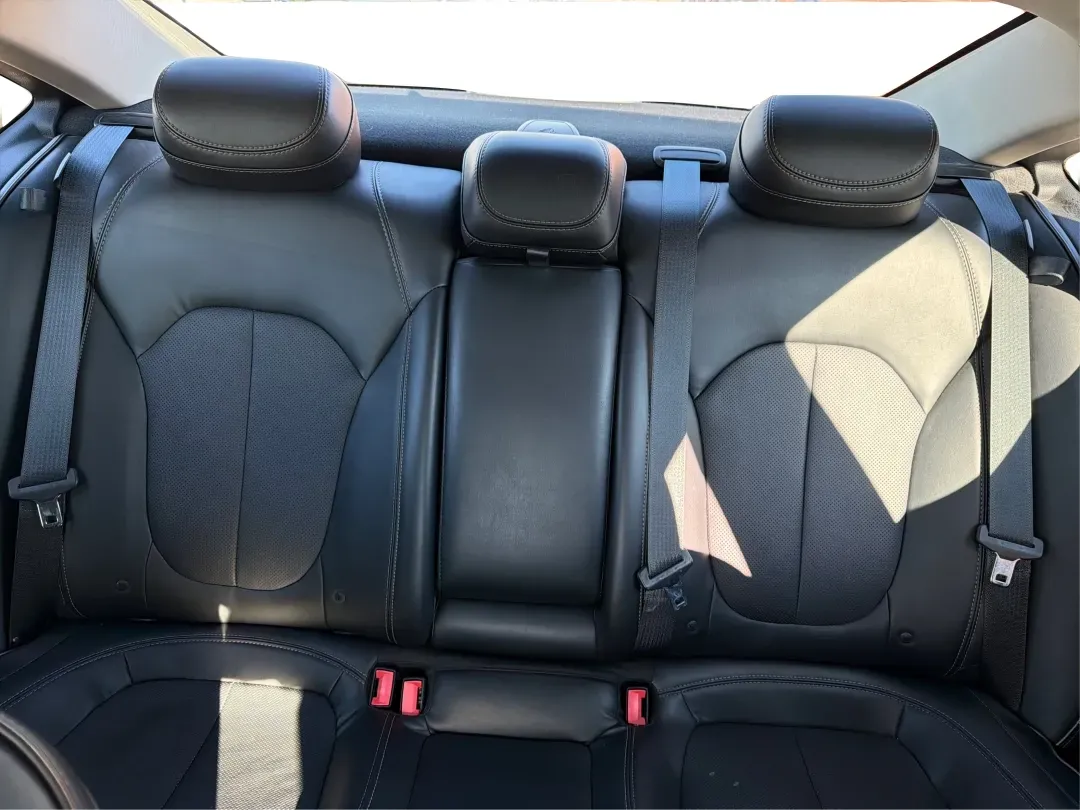 2015 Chrysler 200 C (1C3CCCCB6FN) with an Other engine, located at 4508 South Dixie Dr, Moraine, OH, 45439, (937) 908-9800, 39.689976, -84.218452 - **Elevate Your Everyday with the 2015 Chrysler 200 Sedan: Perfect for Your Lifestyle!**<br /> <br /> Are you searching for a reliable, stylish sedan that fits perfectly into your daily life? Look no further than this stunning 2015 Chrysler 200, available now at Advantage Car and Credit in Moraine, O - Photo#14