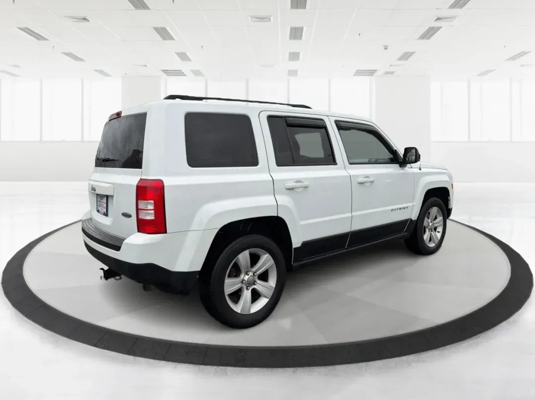 2016 Jeep Patriot Latitude (1C4NJRFB1GD) with an 2.4L I-4 DOHC engine, located at 1184 Kauffman Ave, Fairborn, OH, 45324, (937) 908-9800, 39.807072, -84.030914 - 2016 Jeep Patriot Latitude - Photo#2