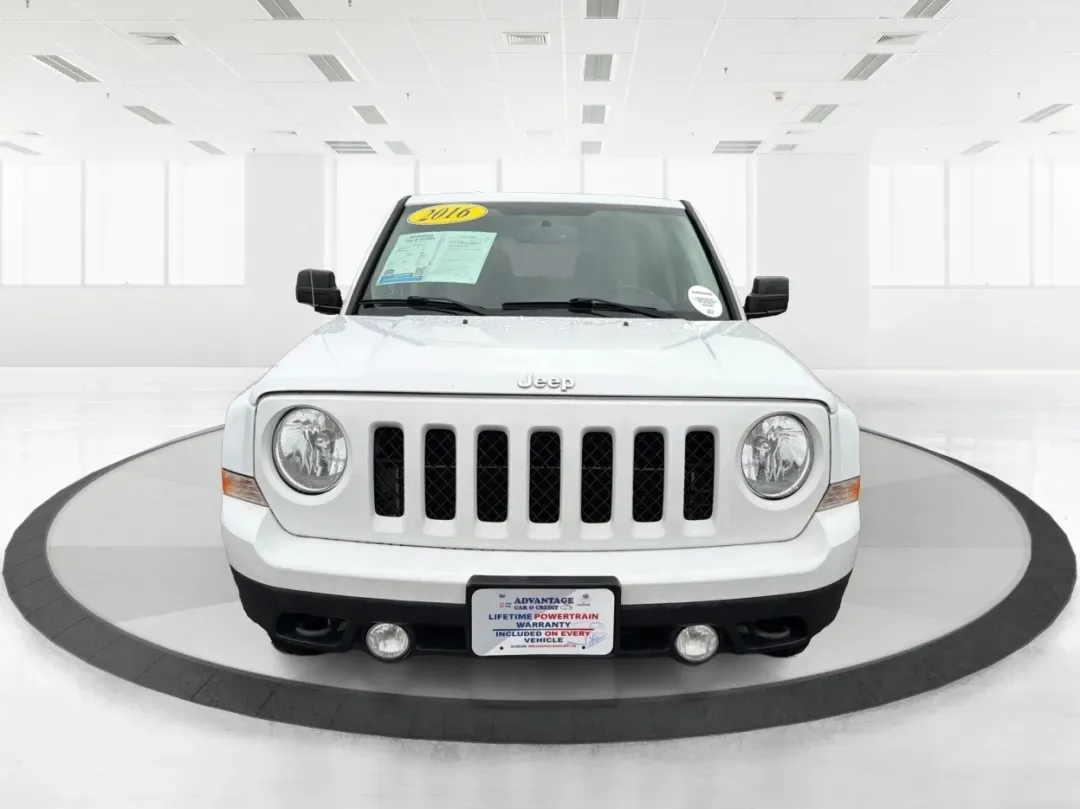 2016 Jeep Patriot Latitude (1C4NJRFB1GD) with an 2.4L I-4 DOHC engine, located at 1184 Kauffman Ave, Fairborn, OH, 45324, (937) 908-9800, 39.807072, -84.030914 - 2016 Jeep Patriot Latitude - Photo#7