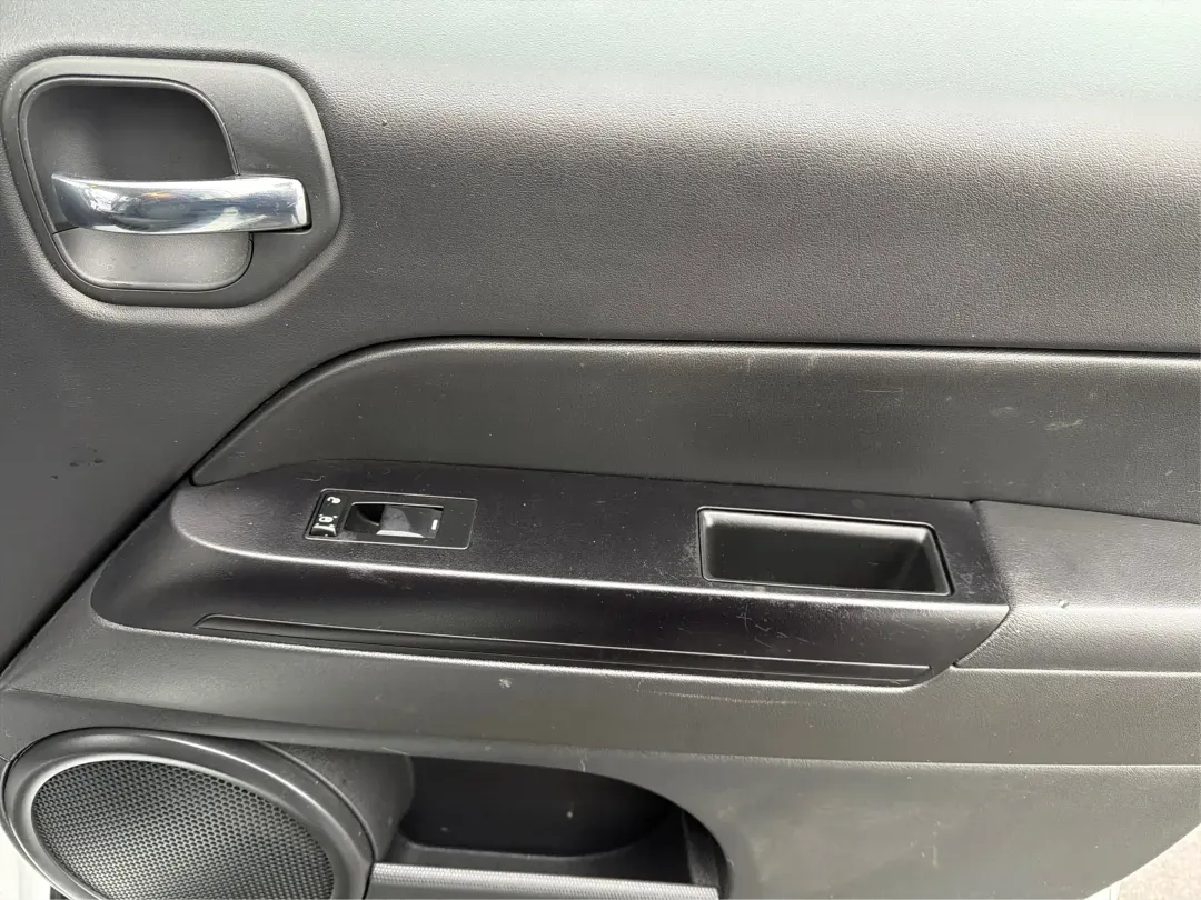 2016 Jeep Patriot Latitude (1C4NJRFB1GD) with an 2.4L I-4 DOHC engine, located at 1184 Kauffman Ave, Fairborn, OH, 45324, (937) 908-9800, 39.807072, -84.030914 - 2016 Jeep Patriot Latitude - Photo#18