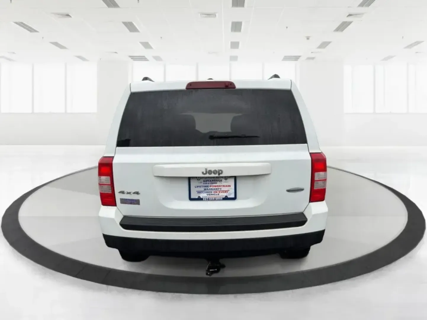 2016 Jeep Patriot Latitude (1C4NJRFB1GD) with an 2.4L I-4 DOHC engine, Automatic transmission, located at 880 E. National Road, Vandalia, OH, 45377, (937) 908-9800, 39.891918, -84.183594 - ### Discover Your Next Adventure with the 2016 Jeep Patriot Latitude at Advantage Car and Credit Fairborn<br /> <br /> Embrace the freedom of the open road with the remarkable 2016 Jeep Patriot Latitude, available now at Advantage Car and Credit in Fairborn, OH. This versatile SUV is ideal for thos - Photo#3
