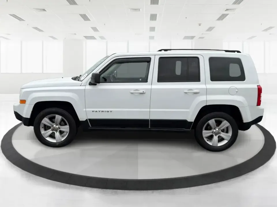 2016 Jeep Patriot Latitude (1C4NJRFB1GD) with an 2.4L I-4 DOHC engine, Automatic transmission, located at 880 E. National Road, Vandalia, OH, 45377, (937) 908-9800, 39.891918, -84.183594 - ### Discover Your Next Adventure with the 2016 Jeep Patriot Latitude at Advantage Car and Credit Fairborn<br /> <br /> Embrace the freedom of the open road with the remarkable 2016 Jeep Patriot Latitude, available now at Advantage Car and Credit in Fairborn, OH. This versatile SUV is ideal for thos - Photo#5