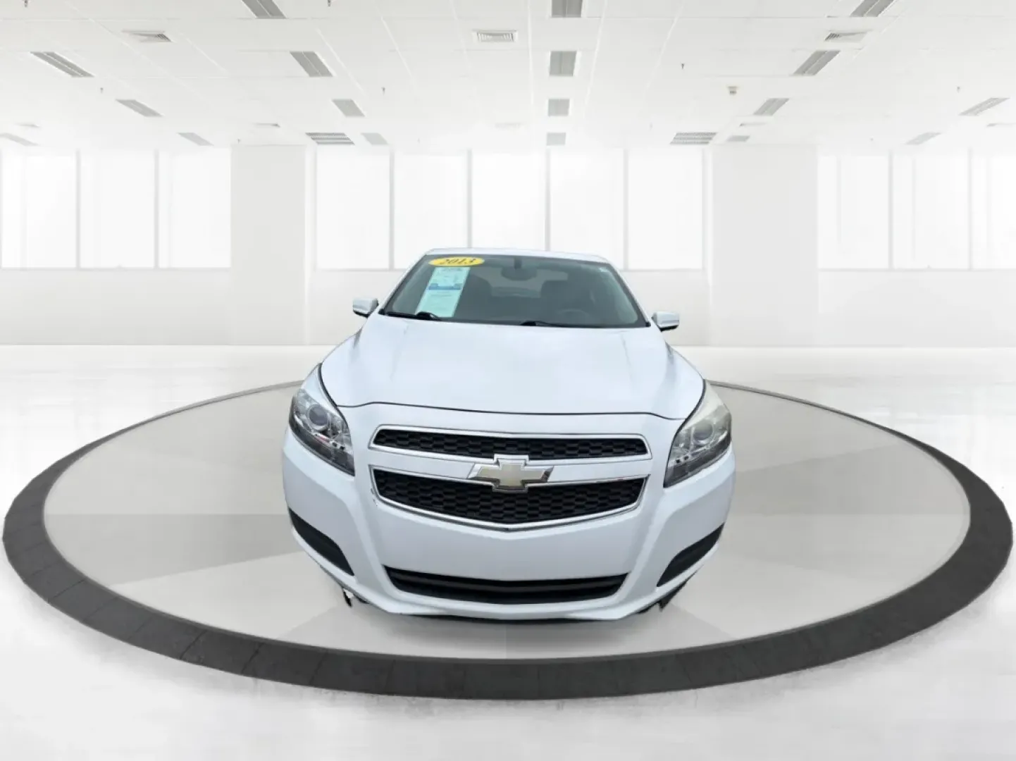 2013 Chevrolet Malibu 1LT (1G11C5SA5DF) with an ECOTEC 2.5L I-4 gasoline direct injection engine, located at 4508 South Dixie Dr, Moraine, OH, 45439, (937) 908-9800, 39.689976, -84.218452 - **Experience Comfort and Reliability with the 2013 Chevrolet Malibu 1LT at Advantage Car and Credit - Moraine**<br /> <br /> Are you searching for the perfect vehicle that combines comfort, style, and affordability? Look no further! The 2013 Chevrolet Malibu 1LT is ideal for daily commuters, growing - Photo#7