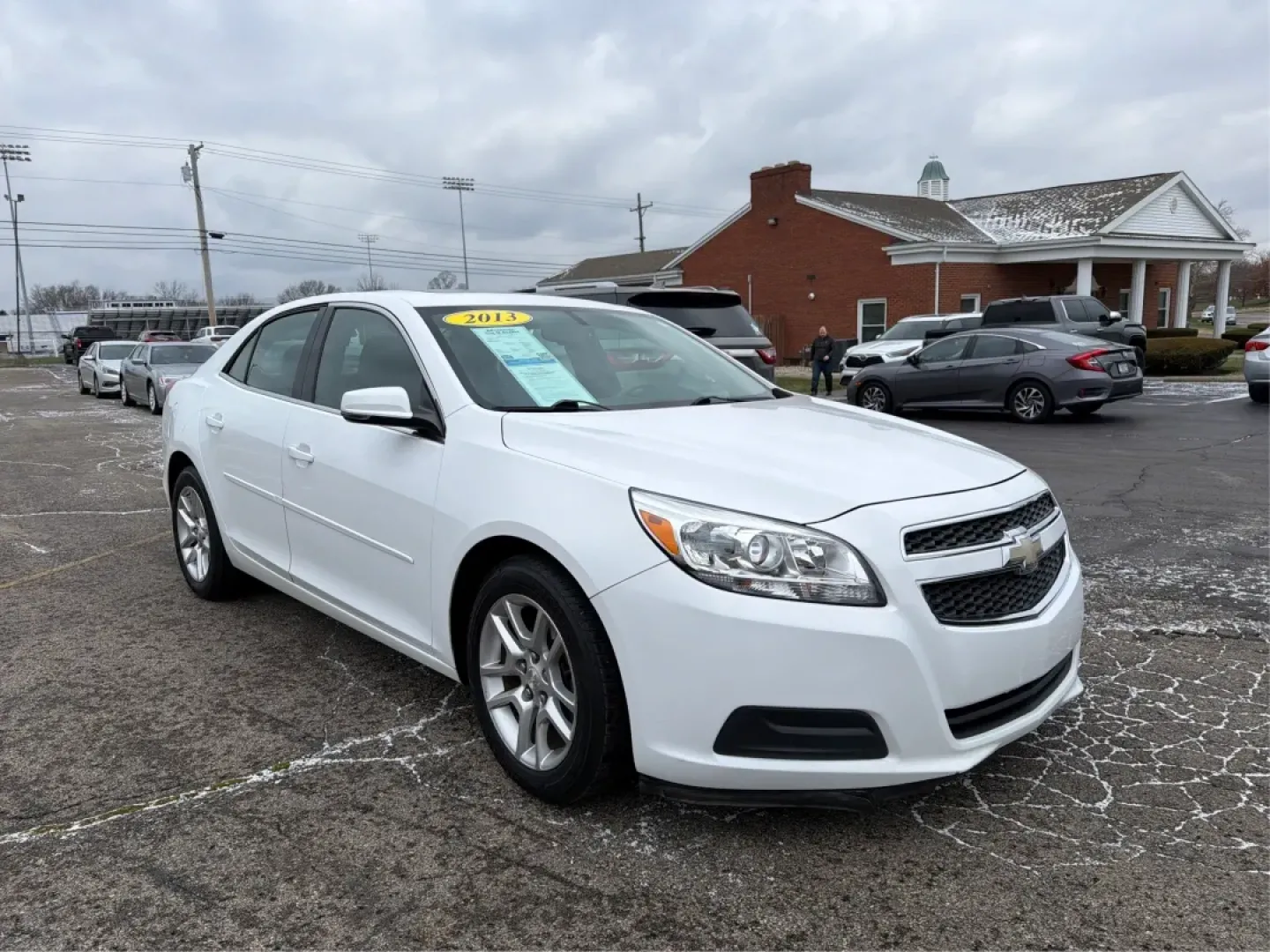 2013 Chevrolet Malibu 1LT (1G11C5SA5DF) with an ECOTEC 2.5L I-4 gasoline direct injection engine, located at 4508 South Dixie Dr, Moraine, OH, 45439, (937) 908-9800, 39.689976, -84.218452 - **Experience Comfort and Reliability with the 2013 Chevrolet Malibu 1LT at Advantage Car and Credit - Moraine**<br /> <br /> Are you searching for the perfect vehicle that combines comfort, style, and affordability? Look no further! The 2013 Chevrolet Malibu 1LT is ideal for daily commuters, growing - Photo#21