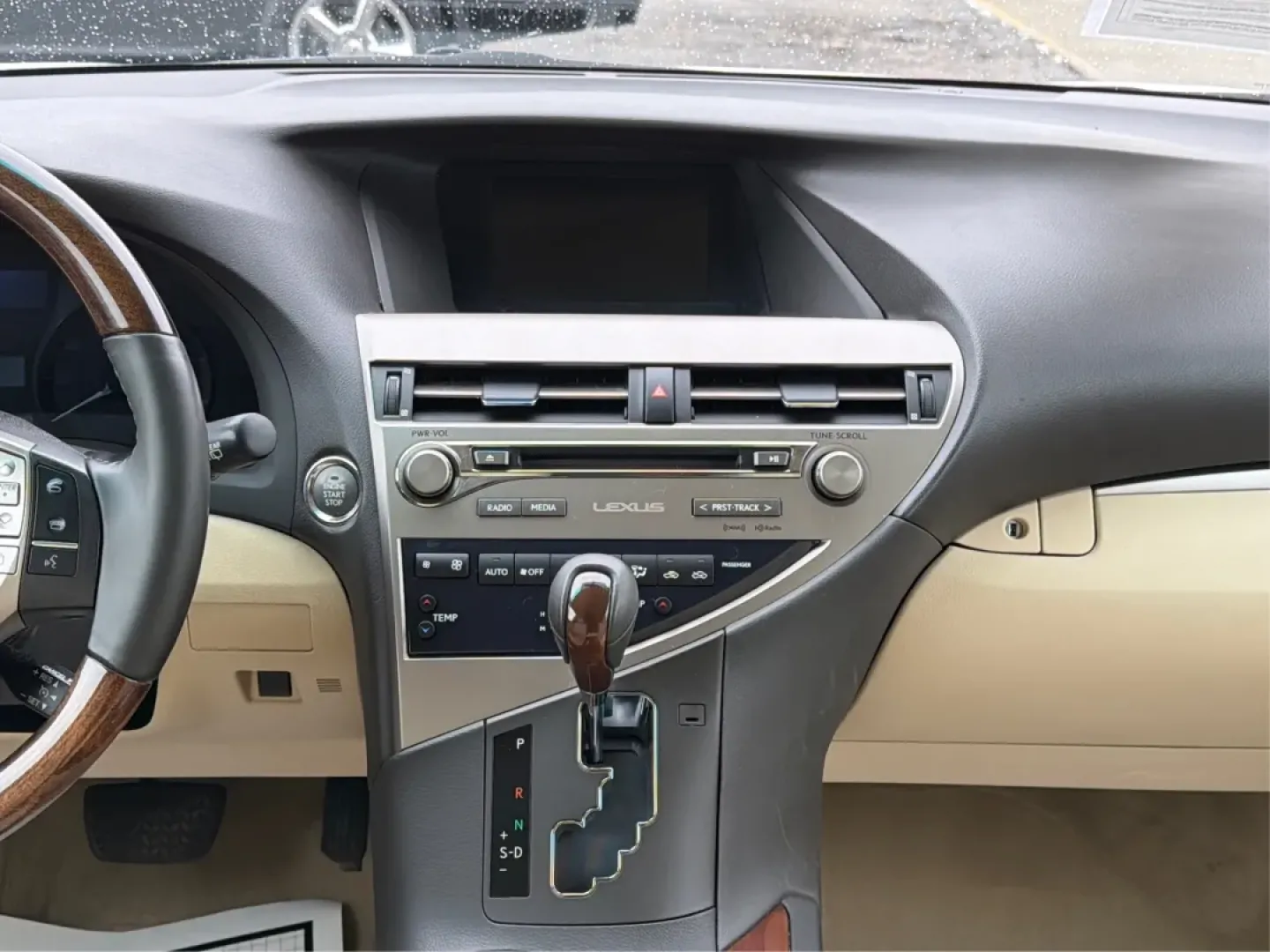 2015 Lexus RX 350 F Sport | Crafted Line (2T2BK1BA3FC) with an 3.5L V-6 DOHC engine, located at 880 E. National Road, Vandalia, OH, 45377, (937) 908-9800, 39.891918, -84.183594 - **Elevate Your Drive with the 2015 Lexus RX 350 Perfect for Family Adventures and Daily Commutes!**<br /> <br /> Are you ready to enhance your lifestyle with a vehicle that combines luxury, performance, and reliability? Look no further than the stunning 2015 Lexus RX 350 at Advantage Car and Credit - Photo#13