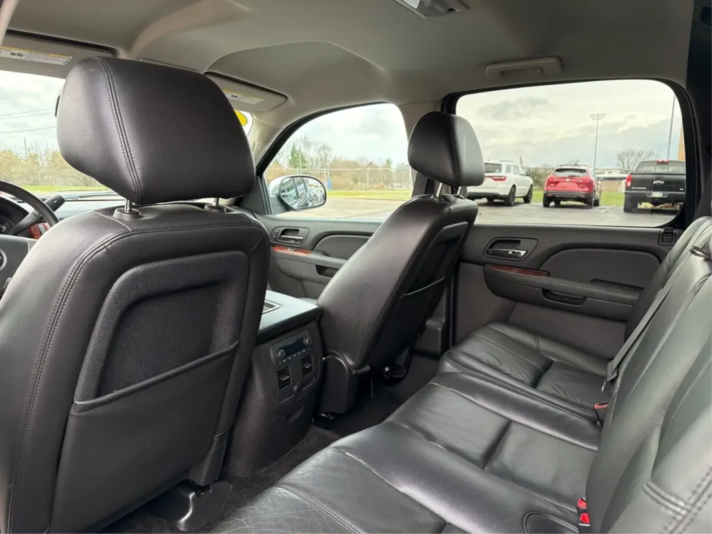 2013 Chevrolet Avalanche LT (3GNTKFE78DG) with an Vortec 5.3L V-8 variable valve control engine, located at 401 Woodman Dr, Riverside, OH, 45431, (937) 908-9800, 39.760899, -84.123421 - Experience Adventure and Utility Like Never Before with the 2013 Chevrolet Avalanche LT from Advantage Car and Credit - Riverside!<br /> <br /> Whether you're gearing up for weekend adventures or simply need a reliable ride for your daily commute, this 2013 Chevrolet Avalanche LT checks all the boxe - Photo#10