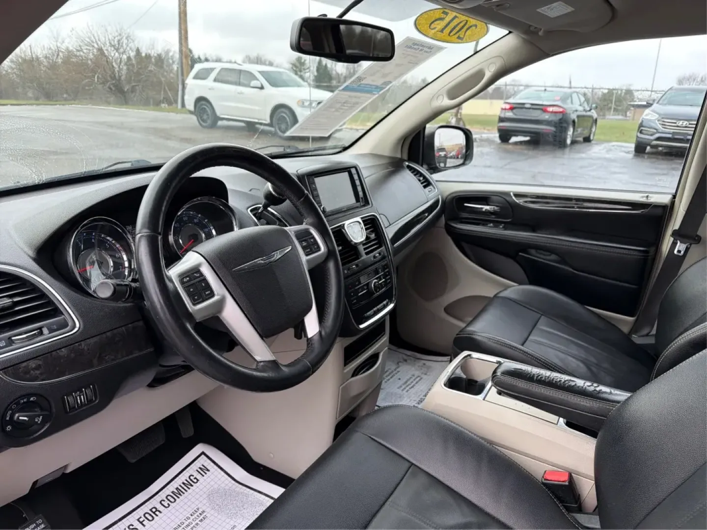 2015 Chrysler Town and Country Touring (2C4RC1BGXFR) with an 3.6L V-6 DOHC engine, located at 401 Woodman Dr, Riverside, OH, 45431, (937) 908-9800, 39.760899, -84.123421 - Are you a growing family searching for the perfect vehicle that effortlessly balances comfort, space, and style? Look no further! Advantage Car and Credit in Riverside, OH, is thrilled to present this stunning **2015 Chrysler Town and Country Touring**, designed for family adventures and daily com - Photo#9