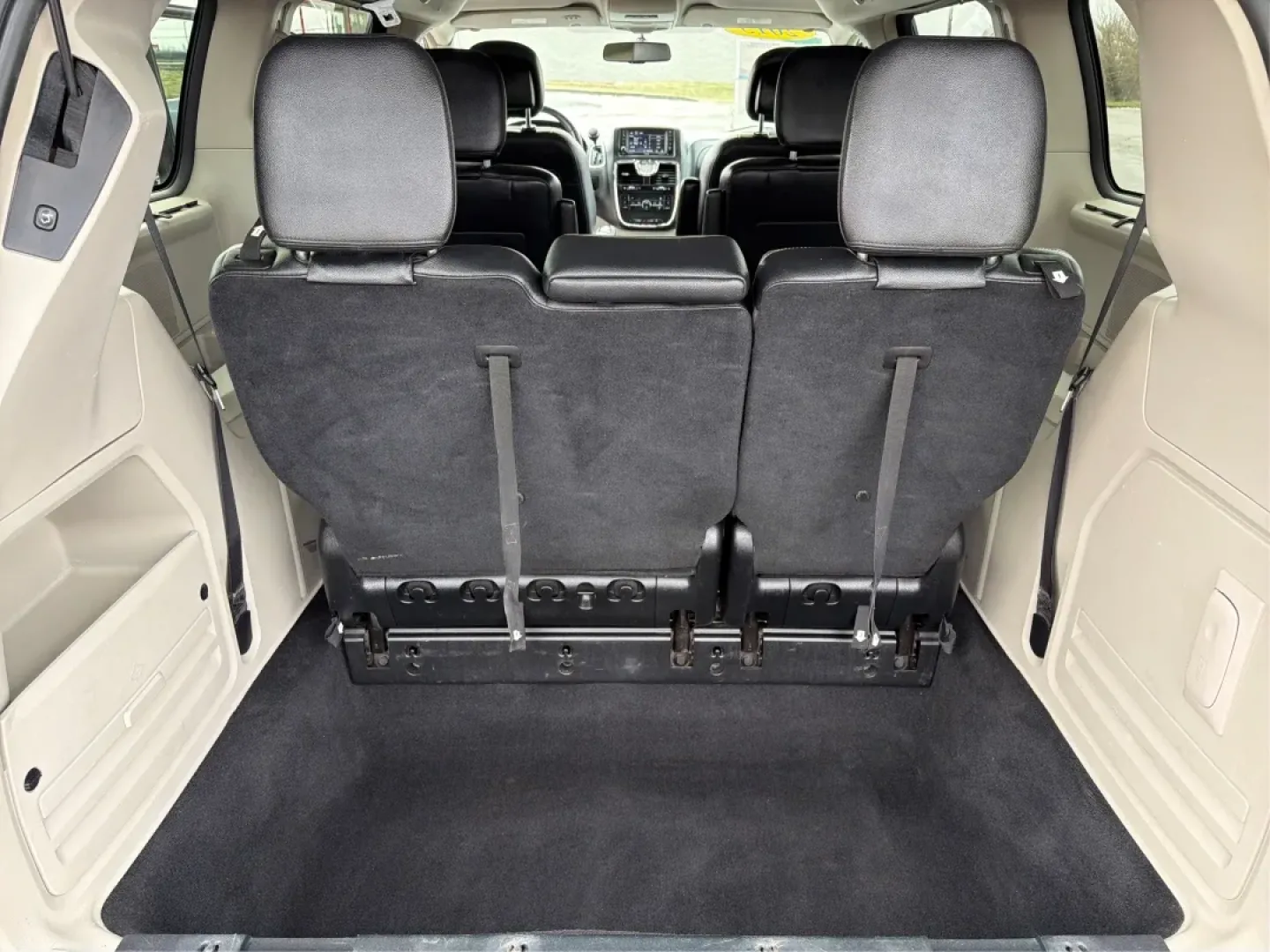 2015 Chrysler Town and Country Touring (2C4RC1BGXFR) with an 3.6L V-6 DOHC engine, located at 401 Woodman Dr, Riverside, OH, 45431, (937) 908-9800, 39.760899, -84.123421 - Are you a growing family searching for the perfect vehicle that effortlessly balances comfort, space, and style? Look no further! Advantage Car and Credit in Riverside, OH, is thrilled to present this stunning **2015 Chrysler Town and Country Touring**, designed for family adventures and daily com - Photo#12