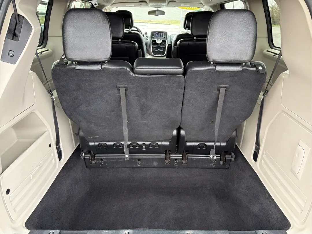 2015 Chrysler Town and Country Touring (2C4RC1BGXFR) with an 3.6L V-6 DOHC engine, located at 401 Woodman Dr, Riverside, OH, 45431, (937) 908-9800, 39.760899, -84.123421 - Are you a growing family searching for the perfect vehicle that effortlessly balances comfort, space, and style? Look no further! Advantage Car and Credit in Riverside, OH, is thrilled to present this stunning **2015 Chrysler Town and Country Touring**, designed for family adventures and daily com - Photo#12