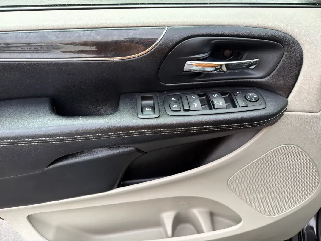 2015 Chrysler Town and Country Touring (2C4RC1BGXFR) with an 3.6L V-6 DOHC engine, located at 401 Woodman Dr, Riverside, OH, 45431, (937) 908-9800, 39.760899, -84.123421 - Are you a growing family searching for the perfect vehicle that effortlessly balances comfort, space, and style? Look no further! Advantage Car and Credit in Riverside, OH, is thrilled to present this stunning **2015 Chrysler Town and Country Touring**, designed for family adventures and daily com - Photo#19