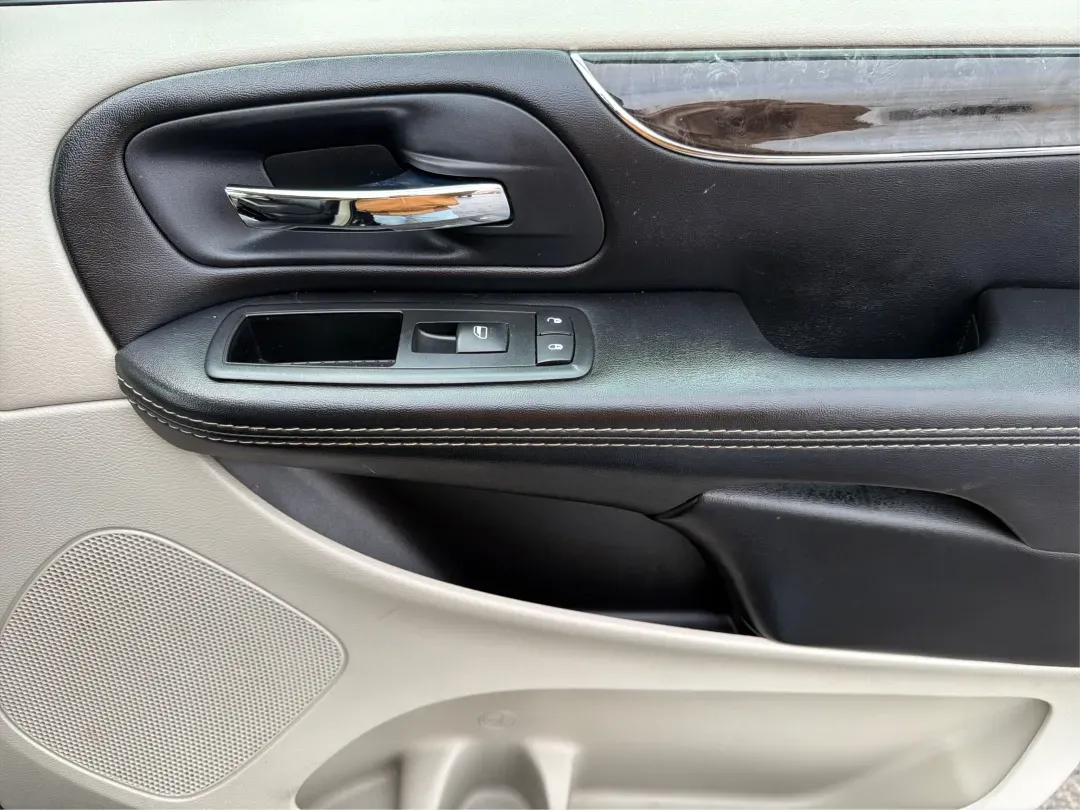 2015 Chrysler Town and Country Touring (2C4RC1BGXFR) with an 3.6L V-6 DOHC engine, located at 401 Woodman Dr, Riverside, OH, 45431, (937) 908-9800, 39.760899, -84.123421 - Are you a growing family searching for the perfect vehicle that effortlessly balances comfort, space, and style? Look no further! Advantage Car and Credit in Riverside, OH, is thrilled to present this stunning **2015 Chrysler Town and Country Touring**, designed for family adventures and daily com - Photo#20