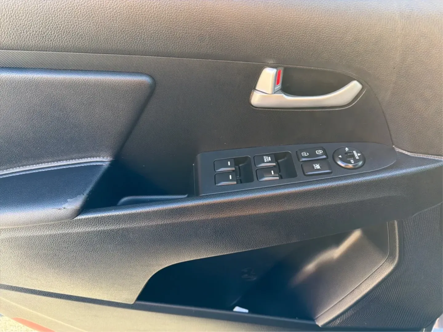 2016 Kia Sportage LX (KNDPBCAC0G7) with an Theta II 2.4L I-4 gasoline direct injection engine, located at 1099 N County Rd 25A , Troy, OH, 45373, (937) 908-9800, 40.057079, -84.212883 - **Adventure Awaits with the 2016 Kia Sportage LX! Perfect for Your Next Family Road Trip or Daily Commute!**<br /> <br /> Are you looking for a versatile vehicle that fits your active lifestyle? Look no further than this stunning 2016 Kia Sportage LX, available now at Advantage Car and Credit in Tro - Photo#17