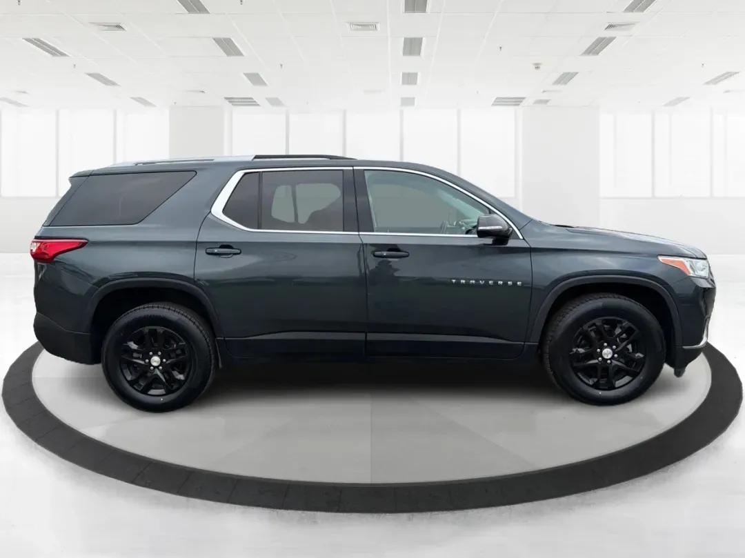 2018 Chevrolet Traverse 1LT (1GNERGKW6JJ) with an 3.6L V-6 gasoline direct injection engine, located at 8750 N County Rd 25A, Piqua, OH, 45356, (937) 908-9800, 40.164391, -84.232513 - Are you ready to elevate your family's adventures, all while cruising in unparalleled comfort and style? Look no further than this stunning 2018 Chevrolet Traverse 1LT, now available at Advantage Car and Credit in Fairborn, OH! With ample space, cutting-edge technology, and a robust engine, this SUV - Photo#1
