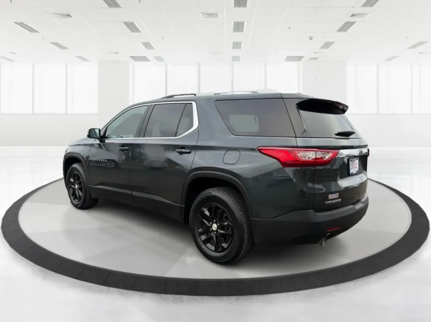 2018 Chevrolet Traverse 1LT (1GNERGKW6JJ) with an 3.6L V-6 gasoline direct injection engine, located at 1184 Kauffman Ave, Fairborn, OH, 45324, (937) 908-9800, 39.807072, -84.030914 - Are you ready to elevate your family's adventures, all while cruising in unparalleled comfort and style? Look no further than this stunning 2018 Chevrolet Traverse 1LT, now available at Advantage Car and Credit in Fairborn, OH! With ample space, cutting-edge technology, and a robust engine, this SUV - Photo#4