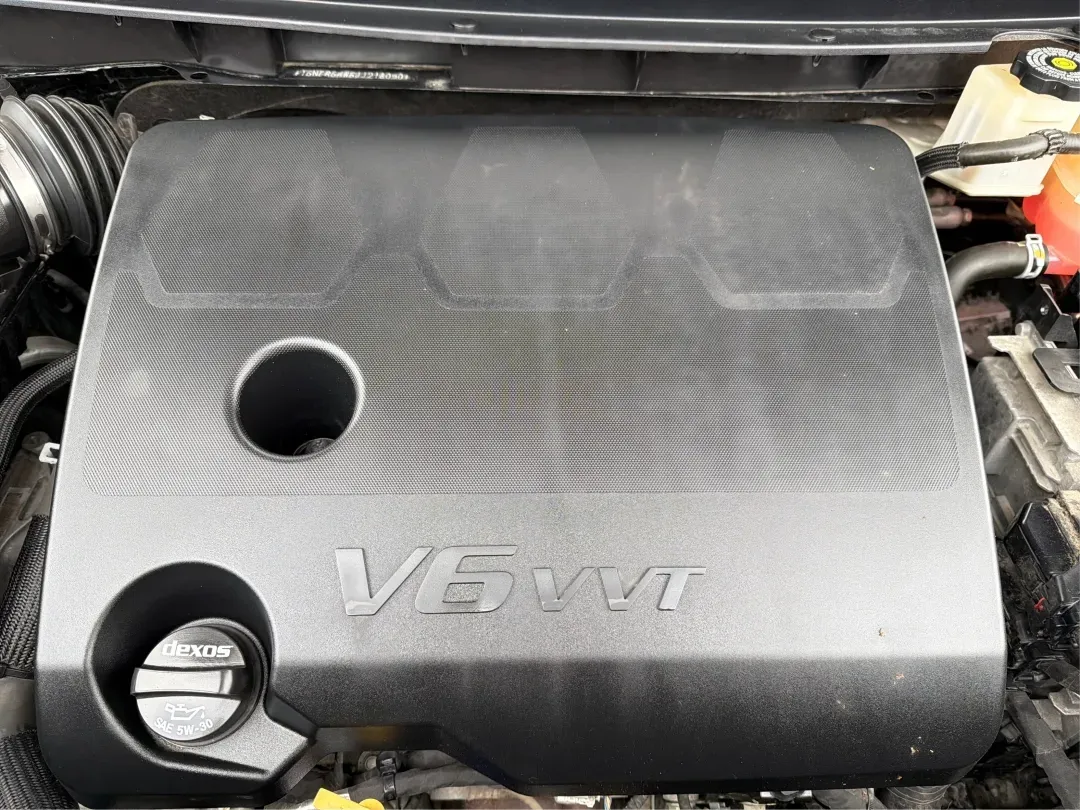 2018 Chevrolet Traverse 1LT (1GNERGKW6JJ) with an 3.6L V-6 gasoline direct injection engine, located at 8750 N County Rd 25A, Piqua, OH, 45356, (937) 908-9800, 40.164391, -84.232513 - Are you ready to elevate your family's adventures, all while cruising in unparalleled comfort and style? Look no further than this stunning 2018 Chevrolet Traverse 1LT, now available at Advantage Car and Credit in Fairborn, OH! With ample space, cutting-edge technology, and a robust engine, this SUV - Photo#11